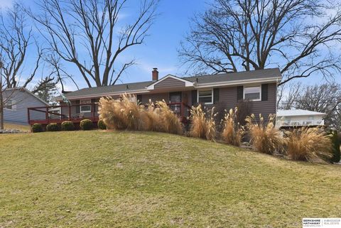 Photo of 3302 S 106th Street, Omaha, NE 68124 (MLS # 22605396)