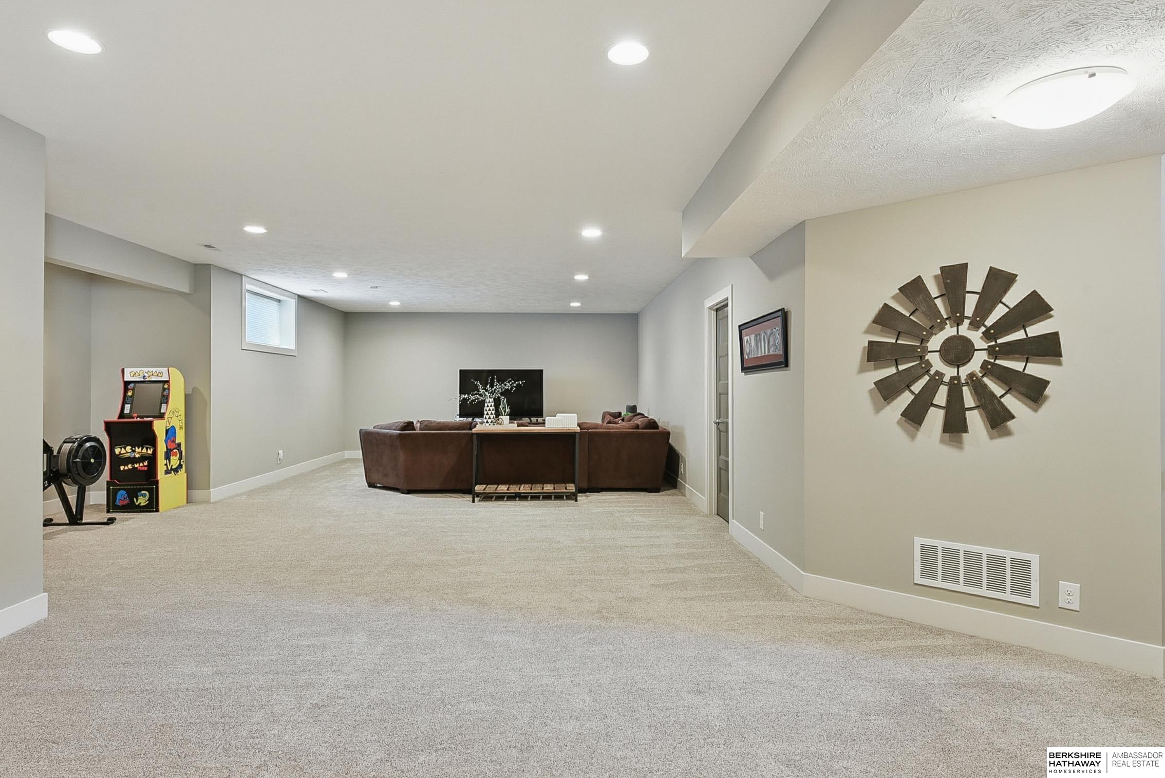 Elkhorn, Nebraska 68022, United States, 5 Bedrooms Bedrooms, ,3 BathroomsBathrooms,Residential,Active,227557