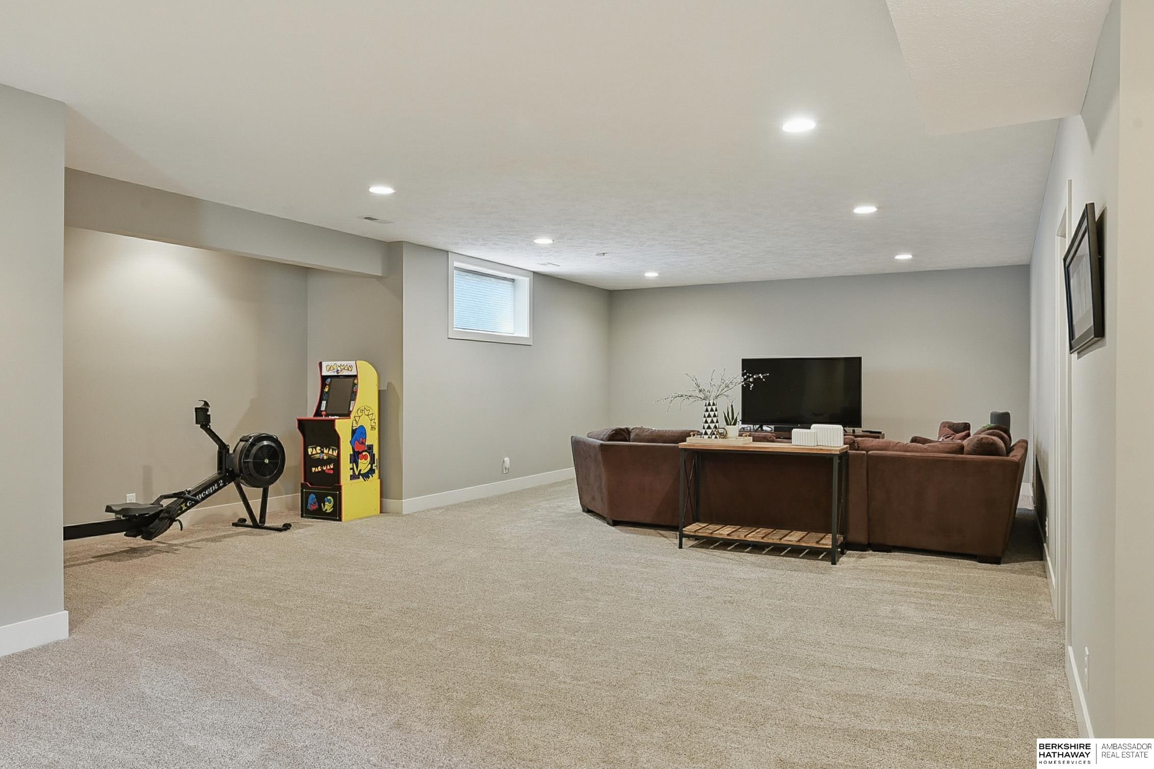 Elkhorn, Nebraska 68022, United States, 5 Bedrooms Bedrooms, ,3 BathroomsBathrooms,Residential,Active,227557