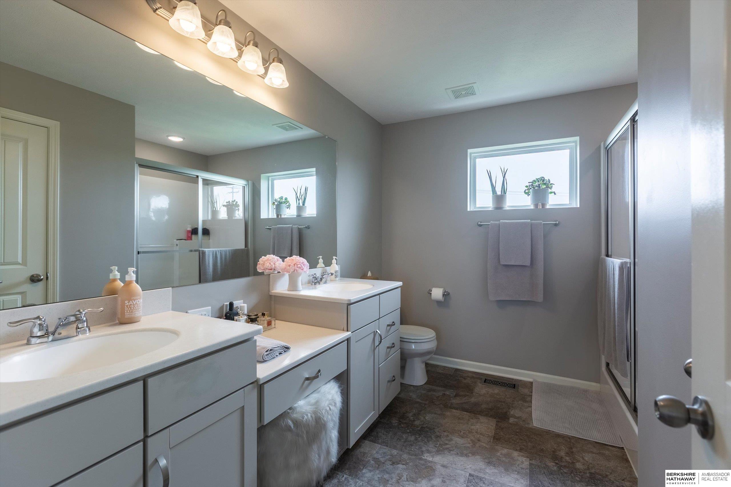 Omaha, Nebraska 68022, United States, 4 Bedrooms Bedrooms, ,3 BathroomsBathrooms,Residential,Active,219434