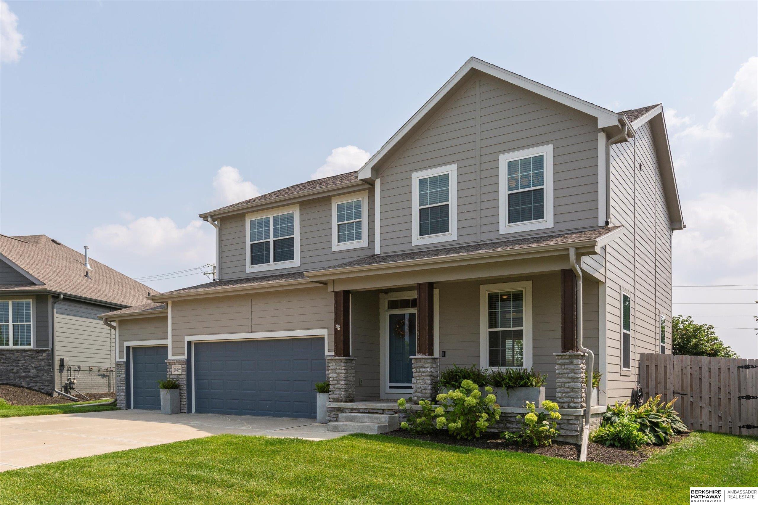 Omaha, Nebraska 68022, United States, 4 Bedrooms Bedrooms, ,3 BathroomsBathrooms,Residential,Active,219434