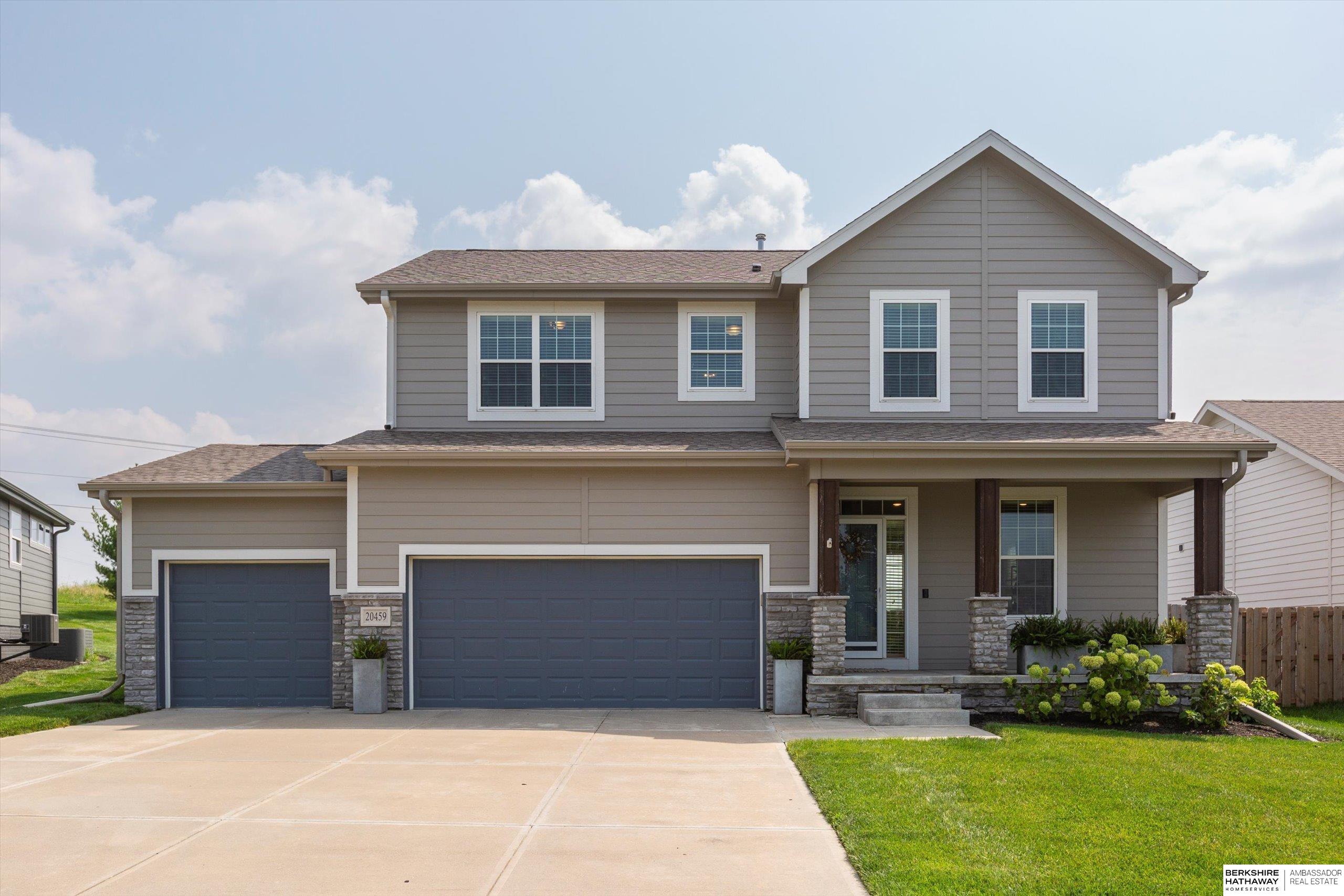 Omaha, Nebraska 68022, United States, 4 Bedrooms Bedrooms, ,3 BathroomsBathrooms,Residential,Active,219434