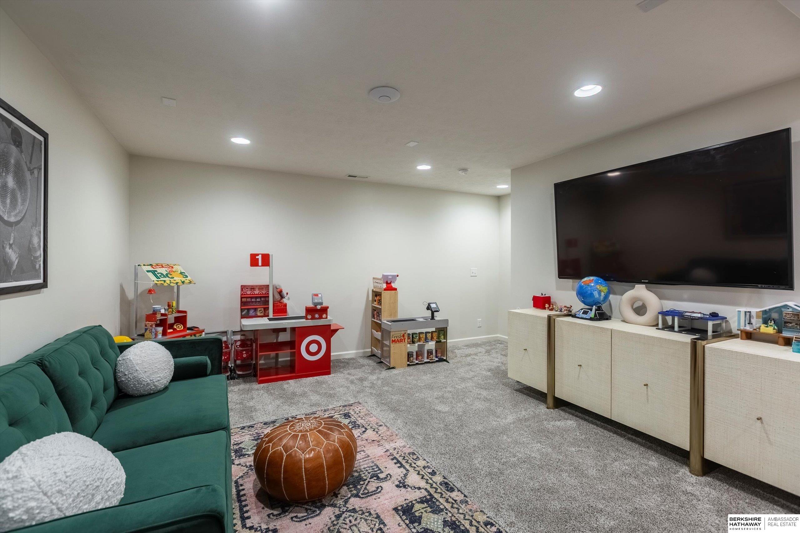 Omaha, Nebraska 68022, United States, 4 Bedrooms Bedrooms, ,3 BathroomsBathrooms,Residential,Active,219434