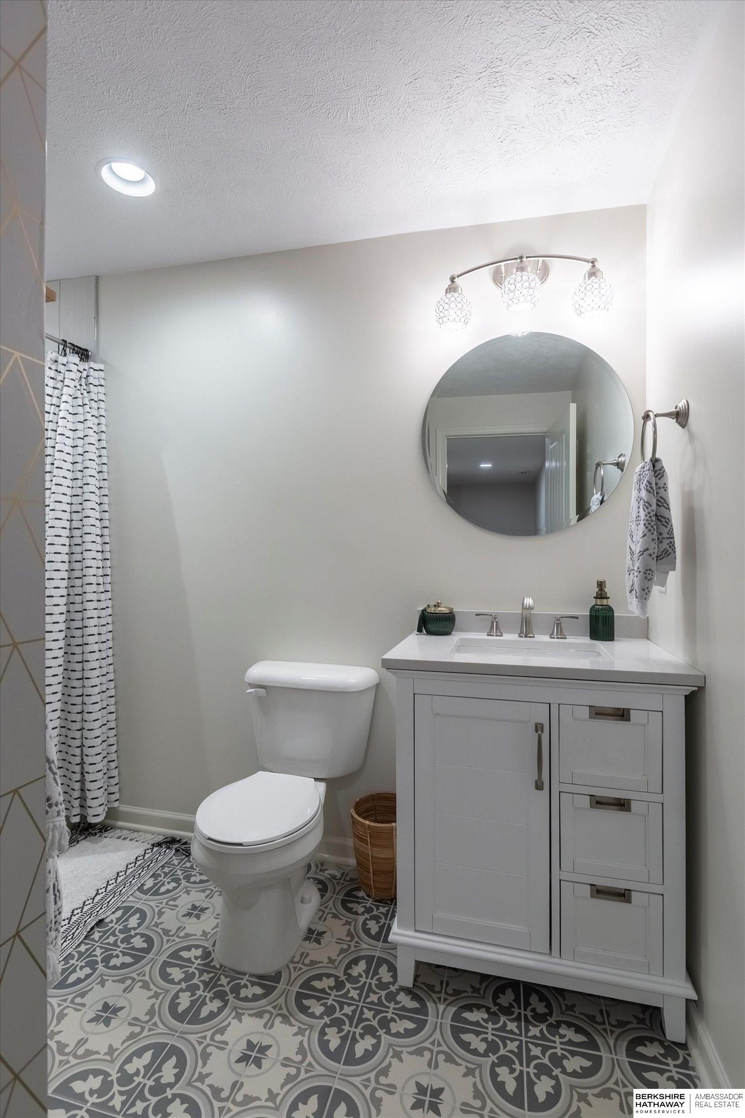 Omaha, Nebraska 68022, United States, 4 Bedrooms Bedrooms, ,3 BathroomsBathrooms,Residential,Active,219434