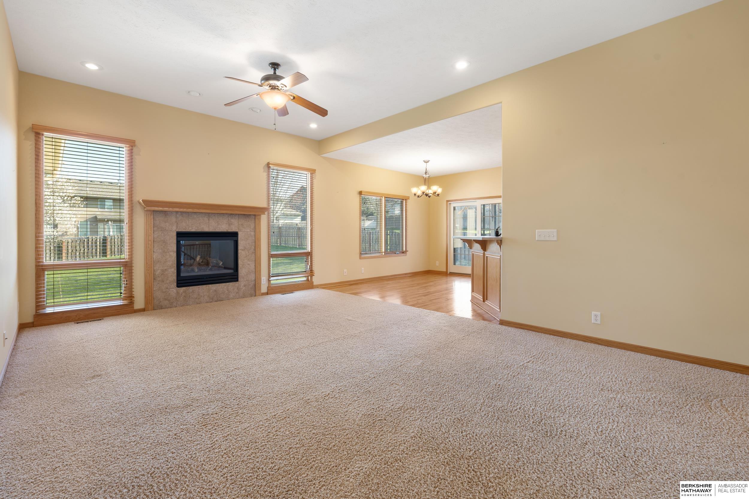 Omaha, Nebraska 68135, United States, 4 Bedrooms Bedrooms, ,3 BathroomsBathrooms,Residential,Pending,108249