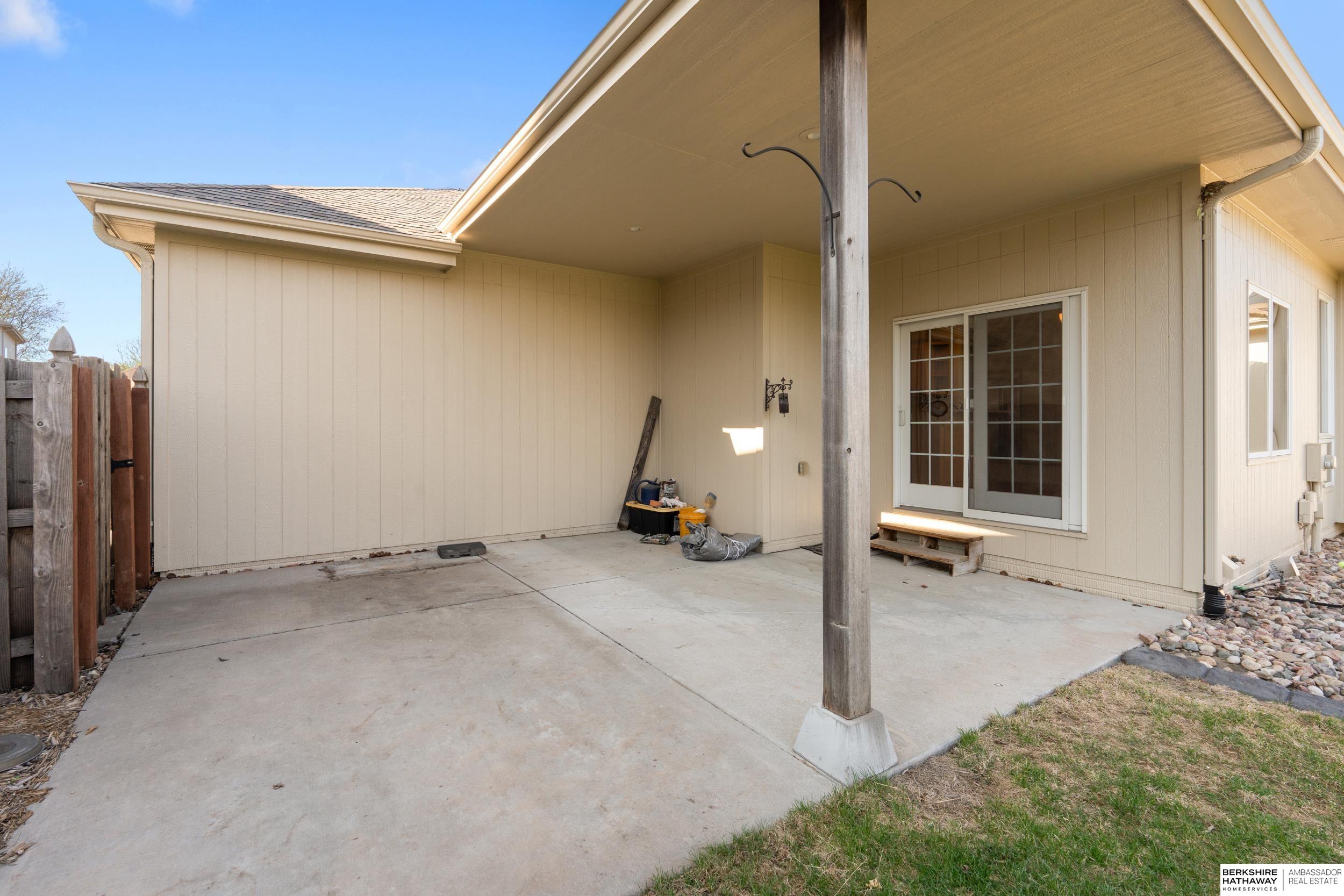 Omaha, Nebraska 68135, United States, 4 Bedrooms Bedrooms, ,3 BathroomsBathrooms,Residential,Pending,108249