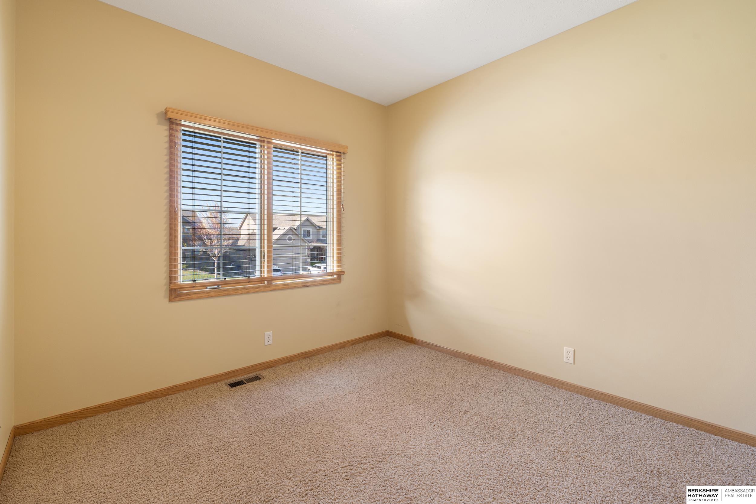 Omaha, Nebraska 68135, United States, 4 Bedrooms Bedrooms, ,3 BathroomsBathrooms,Residential,Pending,108249