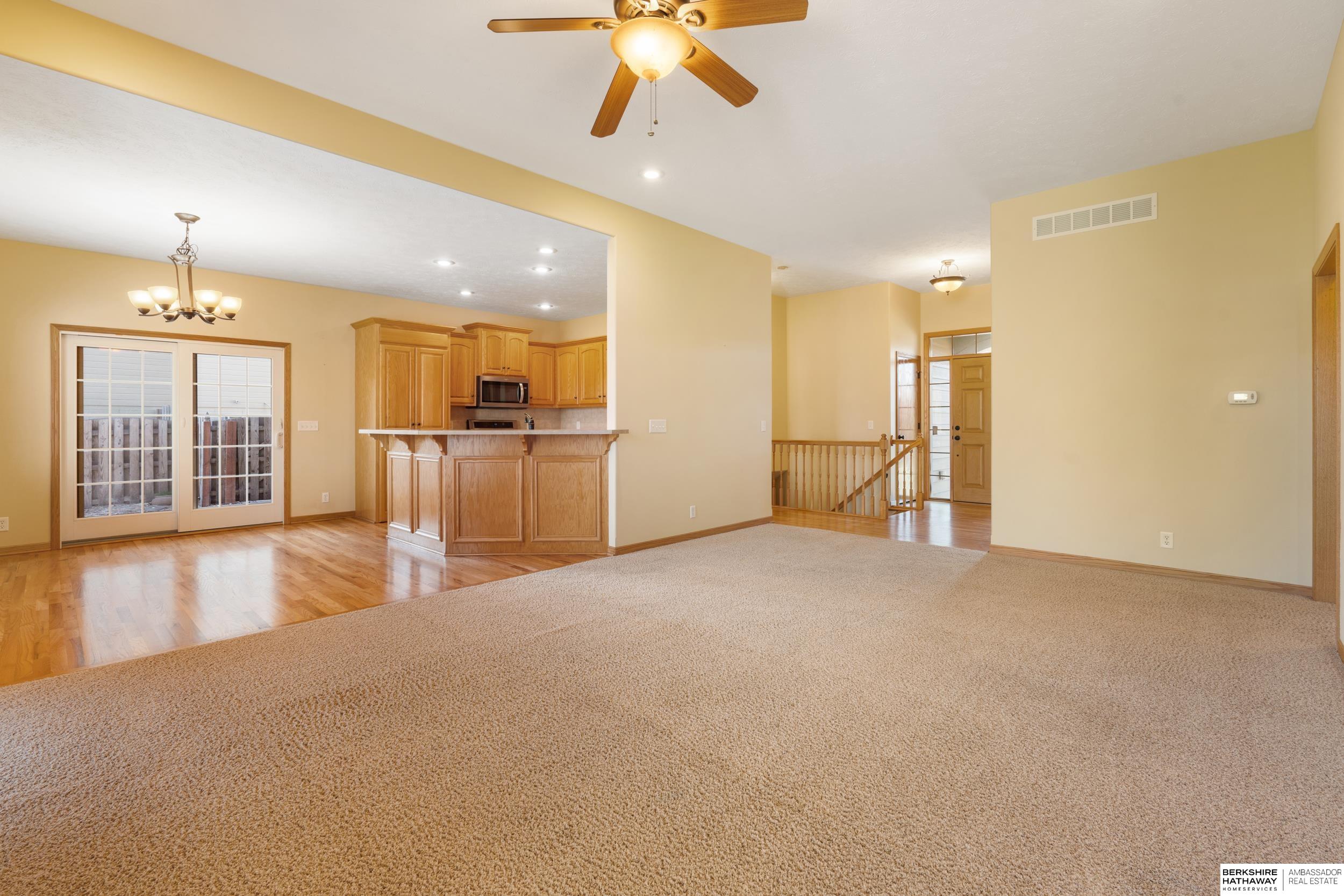 Omaha, Nebraska 68135, United States, 4 Bedrooms Bedrooms, ,3 BathroomsBathrooms,Residential,Pending,108249