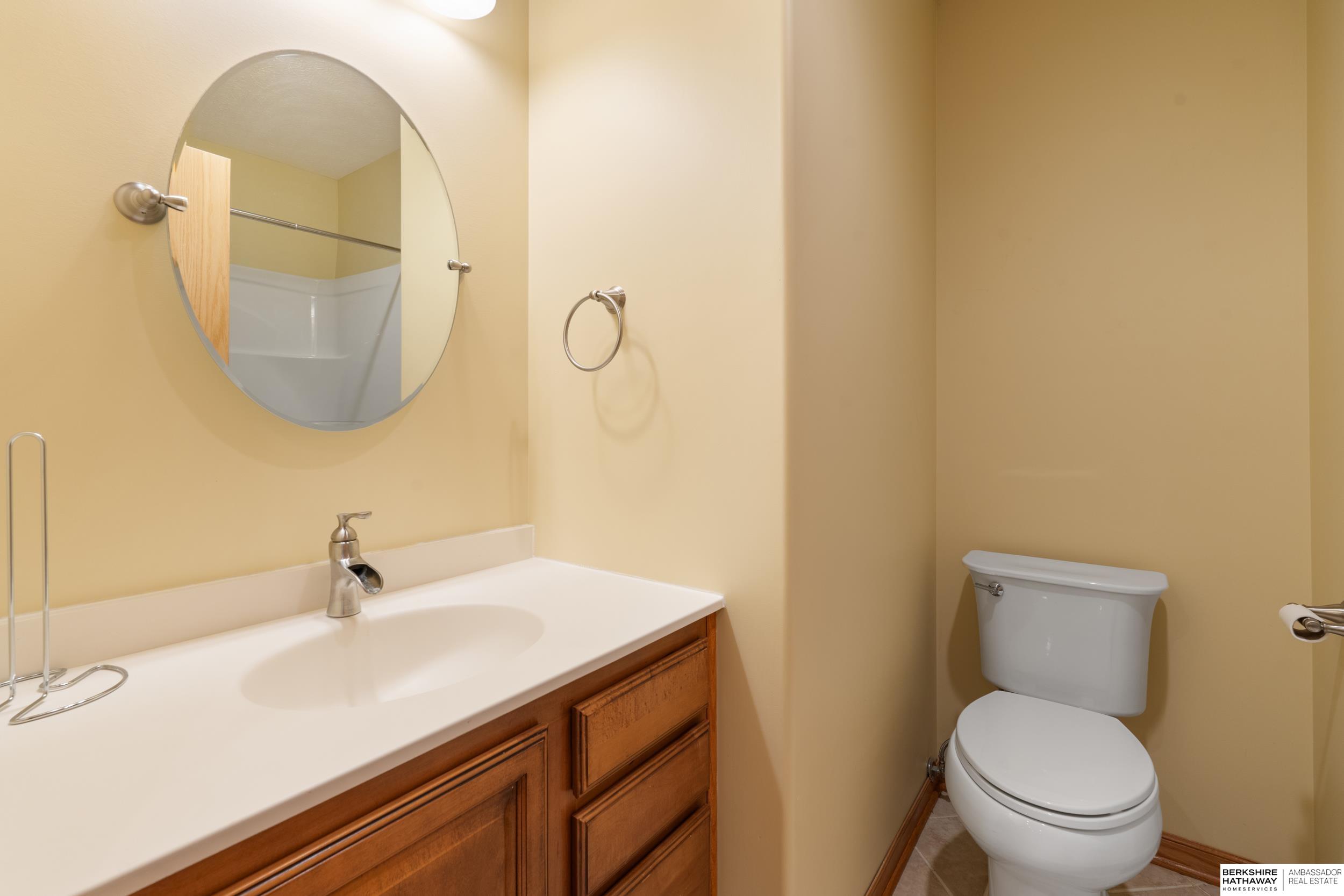 Omaha, Nebraska 68135, United States, 4 Bedrooms Bedrooms, ,3 BathroomsBathrooms,Residential,Pending,108249