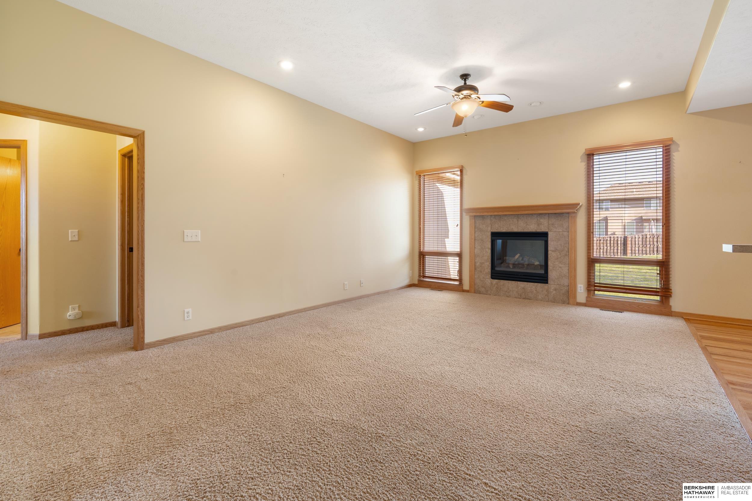 Omaha, Nebraska 68135, United States, 4 Bedrooms Bedrooms, ,3 BathroomsBathrooms,Residential,Pending,108249