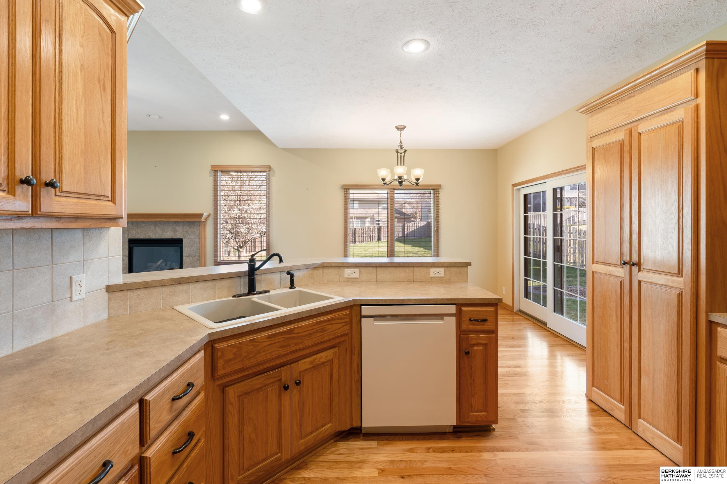 Omaha, Nebraska 68135, United States, 4 Bedrooms Bedrooms, ,3 BathroomsBathrooms,Residential,Pending,108249