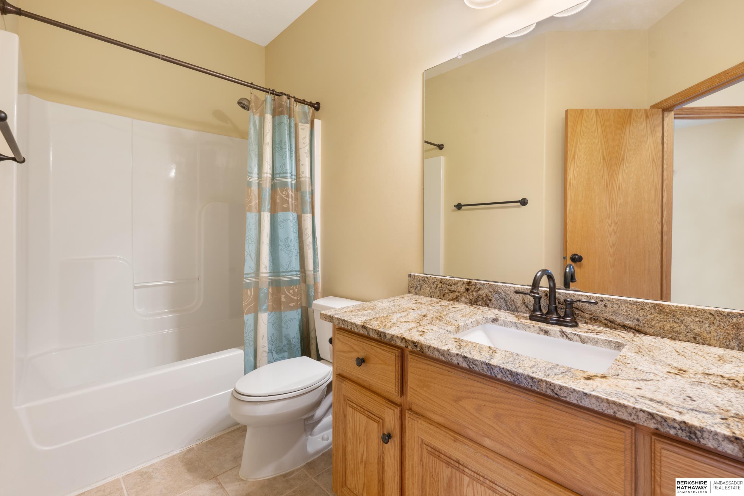 Omaha, Nebraska 68135, United States, 4 Bedrooms Bedrooms, ,3 BathroomsBathrooms,Residential,Pending,108249