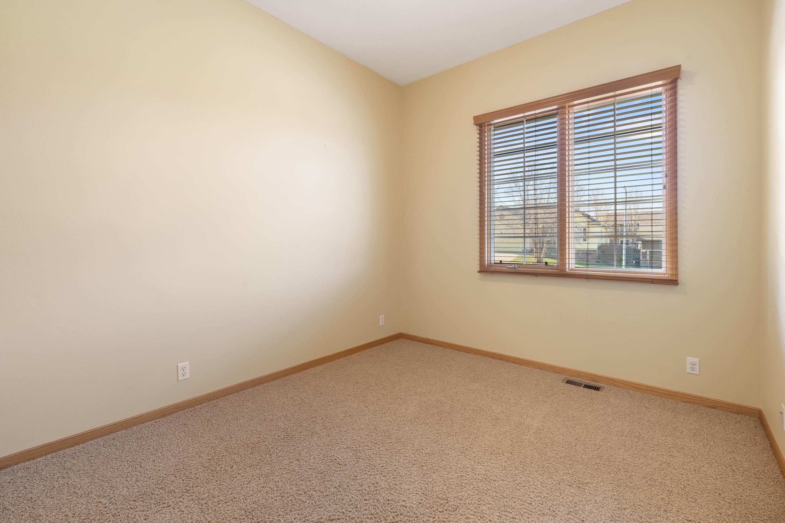 Omaha, Nebraska 68135, United States, 4 Bedrooms Bedrooms, ,3 BathroomsBathrooms,Residential,Pending,108249