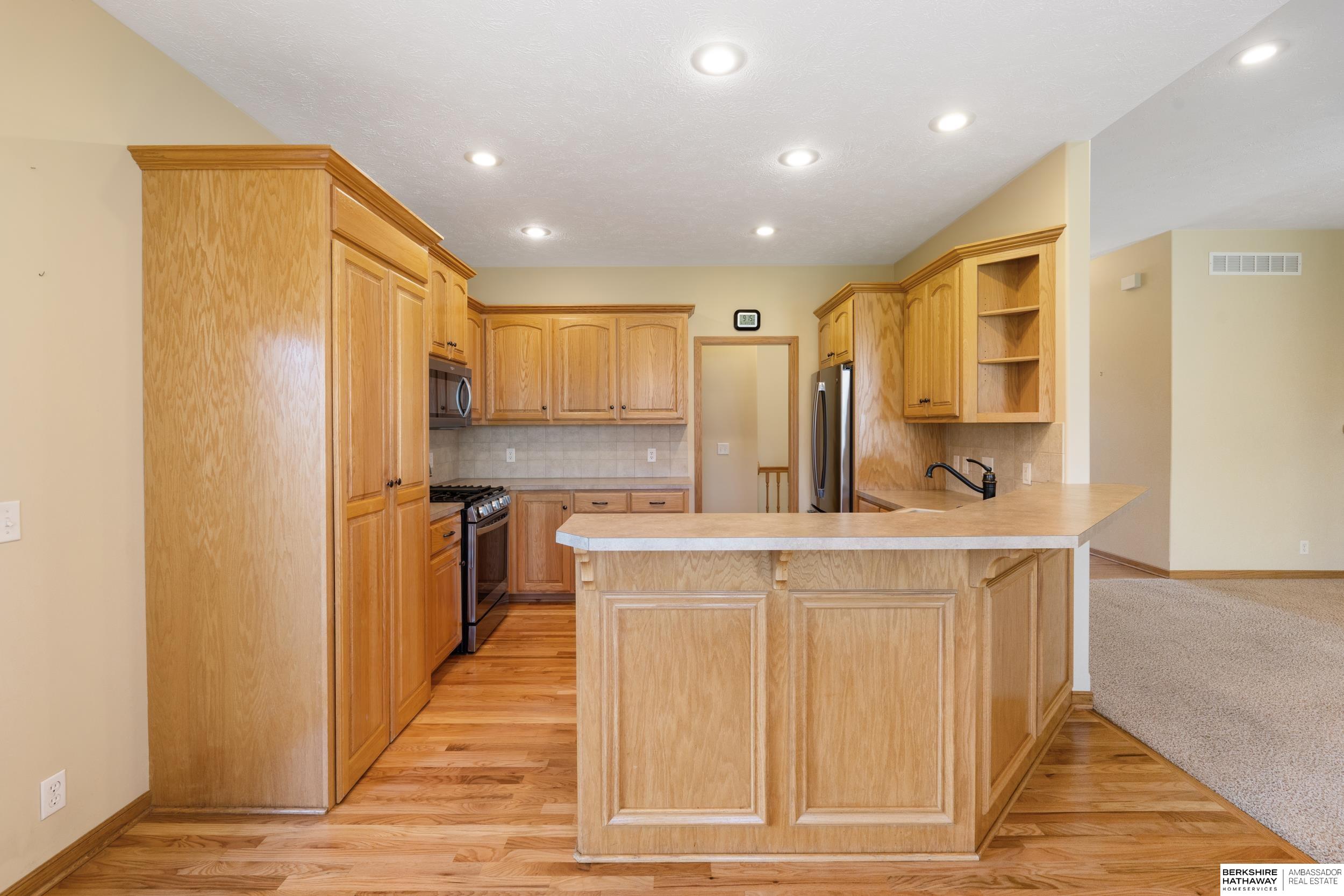 Omaha, Nebraska 68135, United States, 4 Bedrooms Bedrooms, ,3 BathroomsBathrooms,Residential,Pending,108249