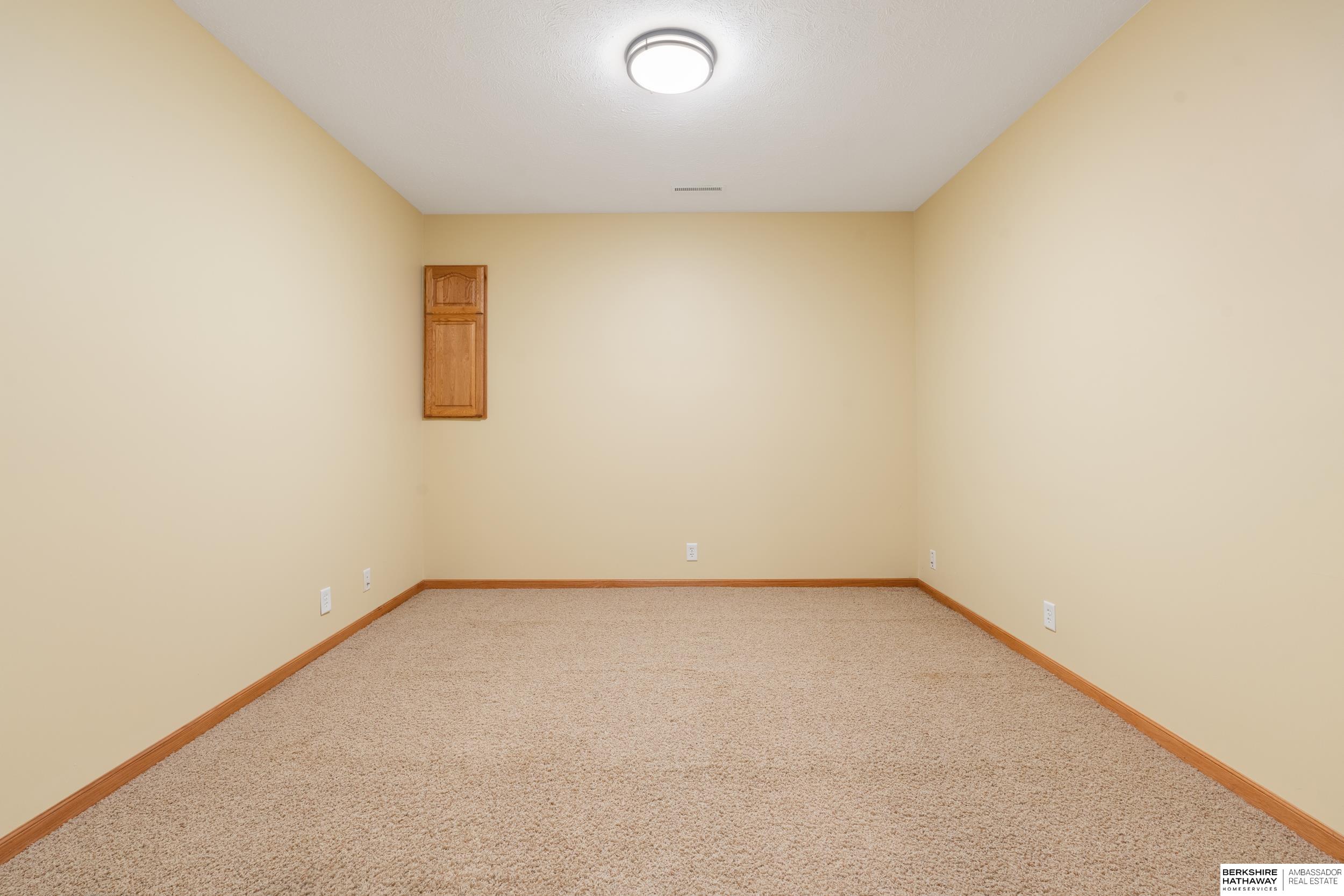 Omaha, Nebraska 68135, United States, 4 Bedrooms Bedrooms, ,3 BathroomsBathrooms,Residential,Pending,108249