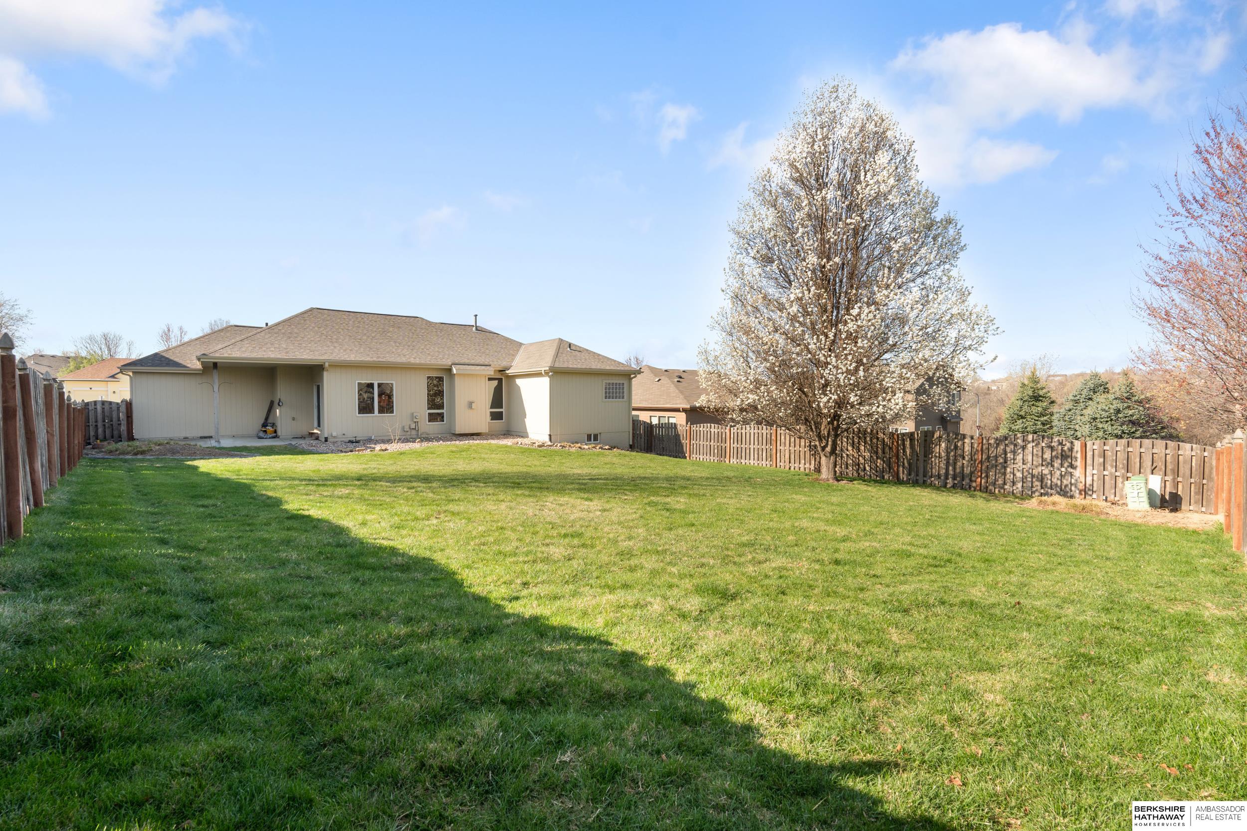 Omaha, Nebraska 68135, United States, 4 Bedrooms Bedrooms, ,3 BathroomsBathrooms,Residential,Pending,108249