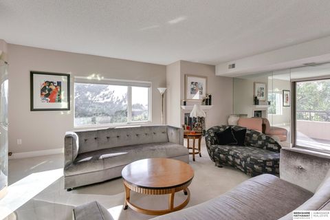 Photo of 770 N 93rd Street #4B4, Omaha, NE 68114 (MLS # 22611725)