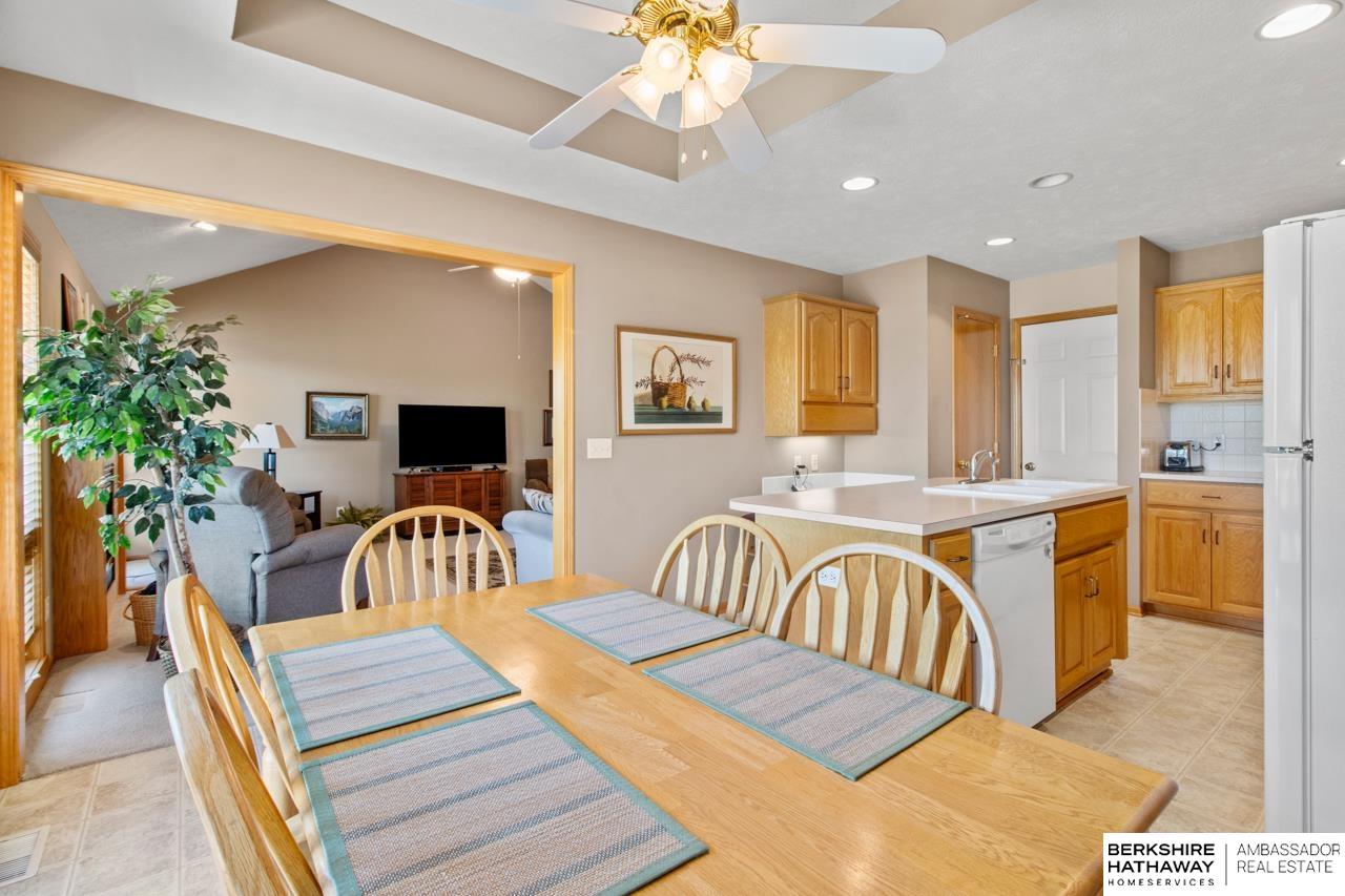 Omaha, Nebraska 68236, United States, 3 Bedrooms Bedrooms, ,2 BathroomsBathrooms,Residential,Pending,126234