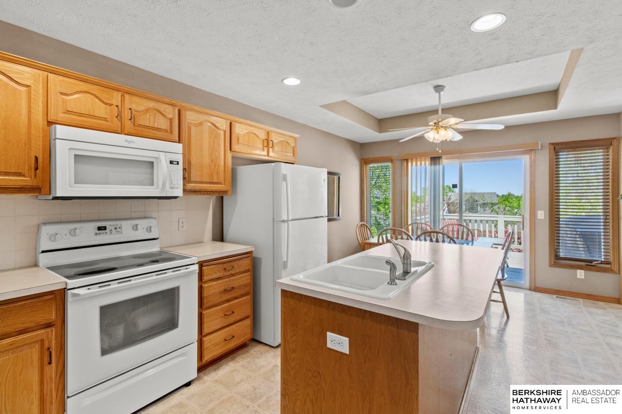 Omaha, Nebraska 68236, United States, 3 Bedrooms Bedrooms, ,2 BathroomsBathrooms,Residential,Pending,126234