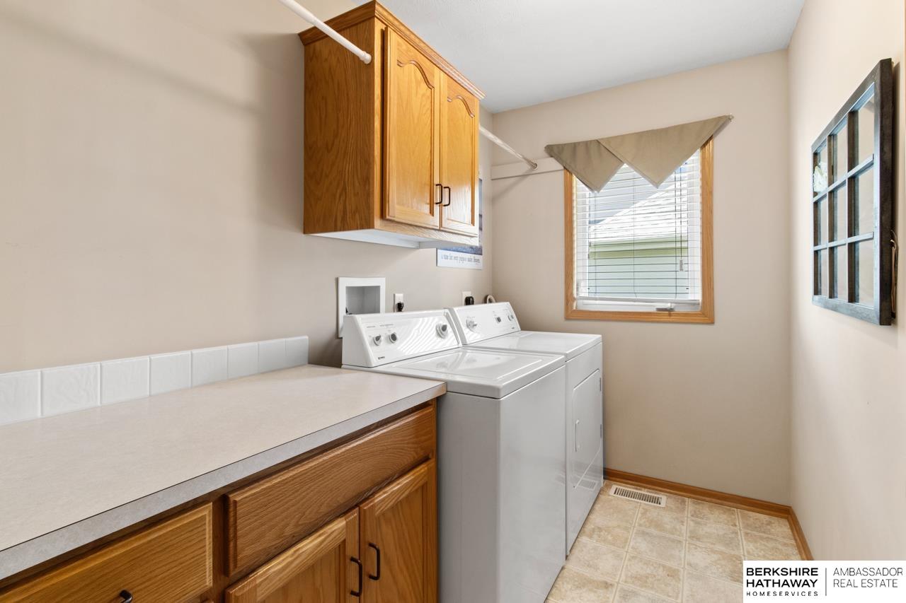 Omaha, Nebraska 68236, United States, 3 Bedrooms Bedrooms, ,2 BathroomsBathrooms,Residential,Pending,126234