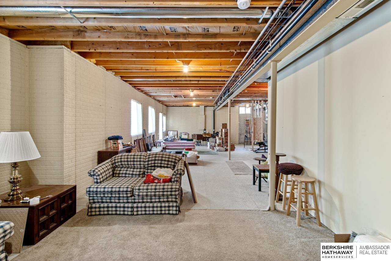 Omaha, Nebraska 68236, United States, 3 Bedrooms Bedrooms, ,2 BathroomsBathrooms,Residential,Pending,126234