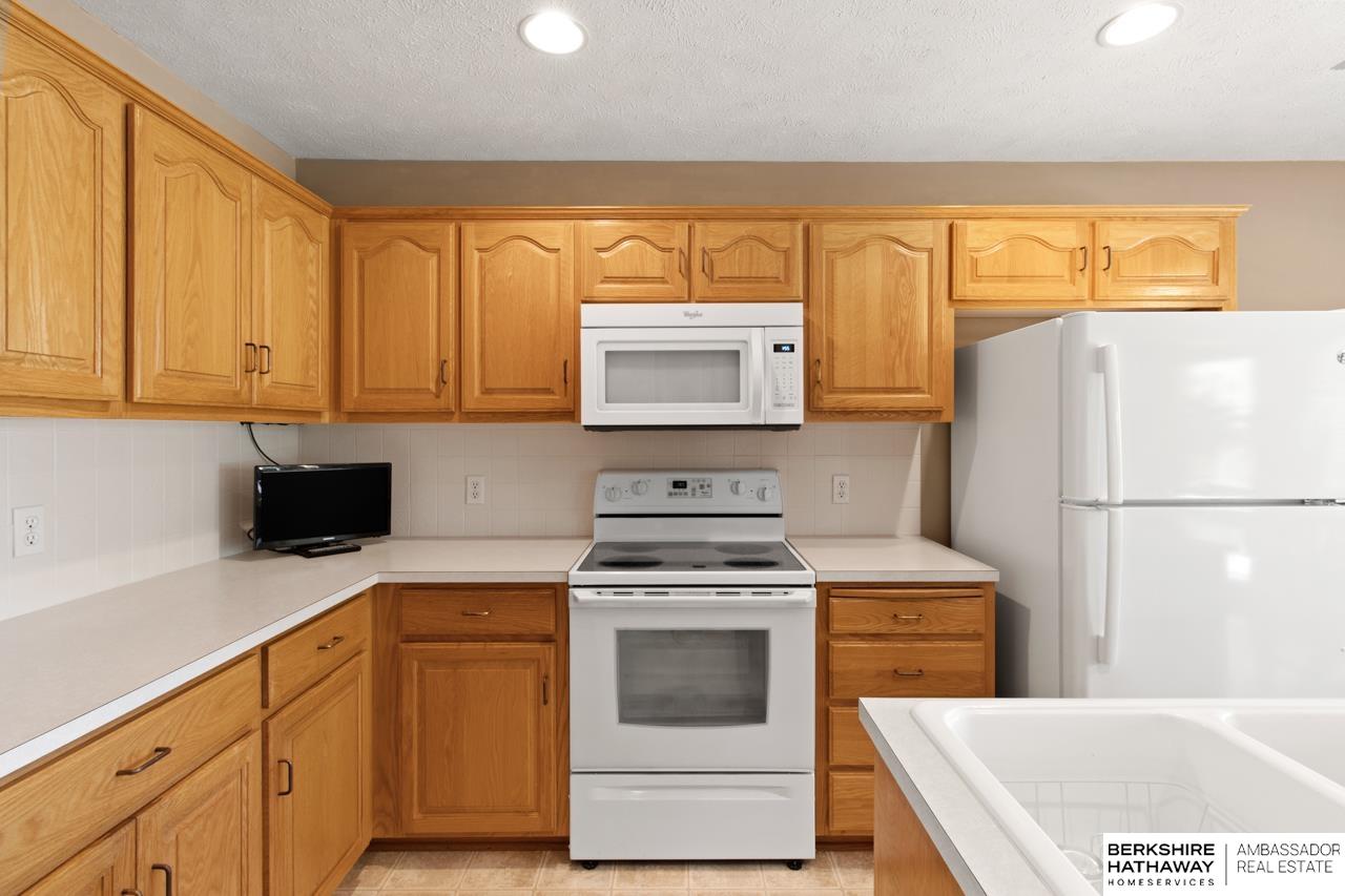 Omaha, Nebraska 68236, United States, 3 Bedrooms Bedrooms, ,2 BathroomsBathrooms,Residential,Pending,126234