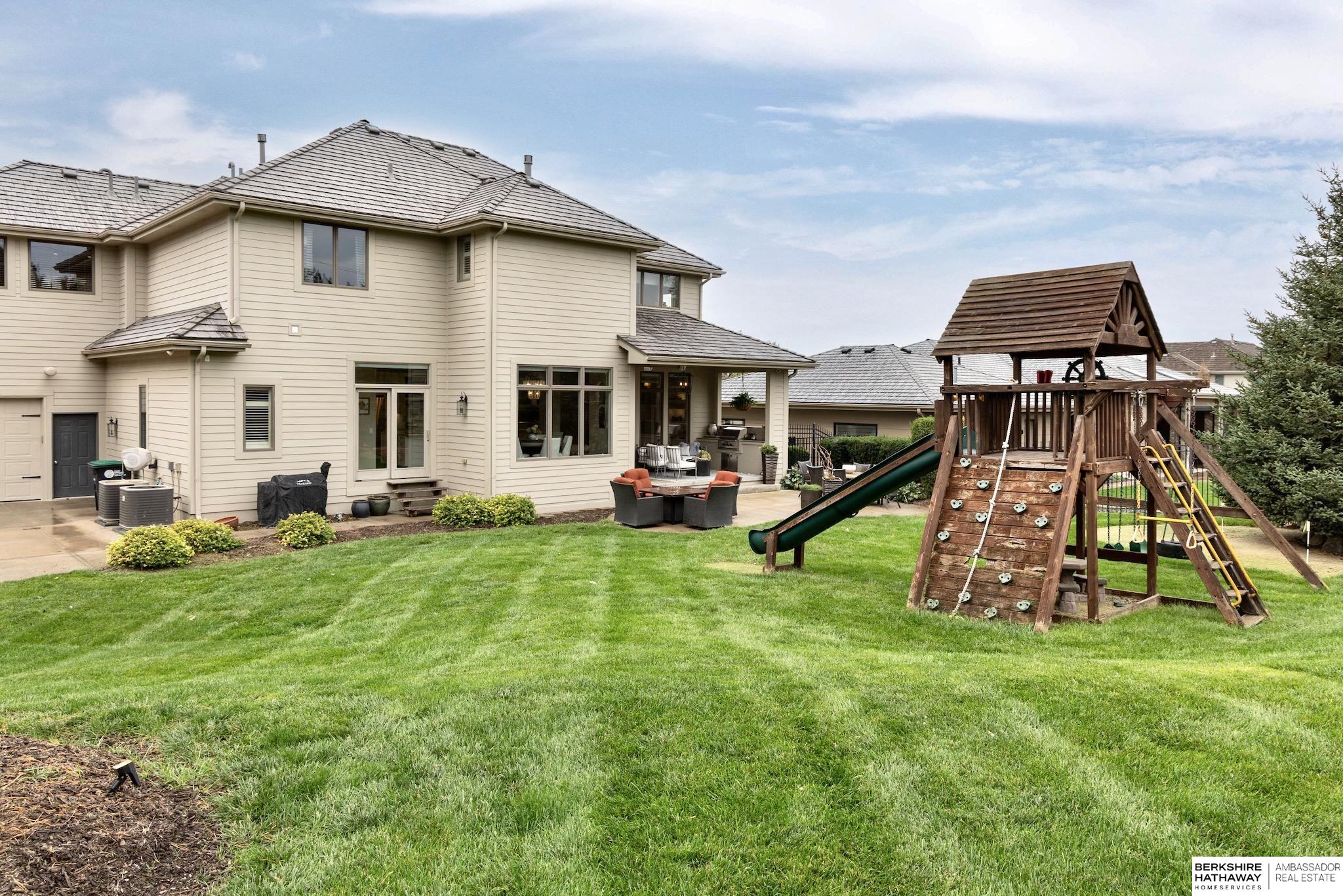 Omaha, Nebraska 68154, United States, 5 Bedrooms Bedrooms, ,4 BathroomsBathrooms,Residential,Active,232541