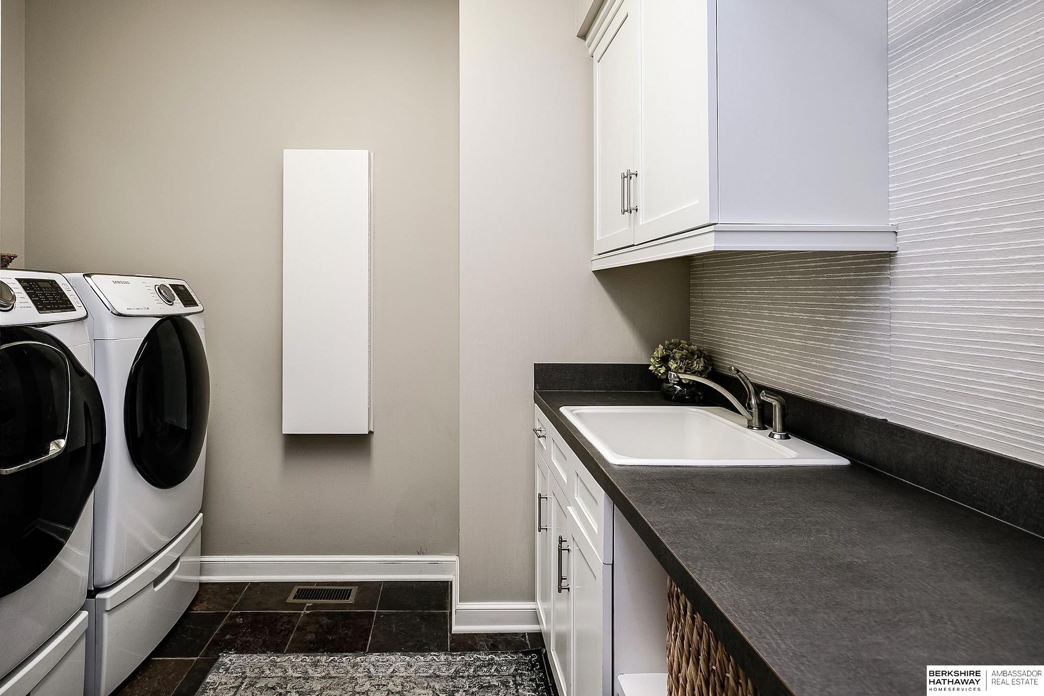 Omaha, Nebraska 68154, United States, 5 Bedrooms Bedrooms, ,4 BathroomsBathrooms,Residential,Active,232541