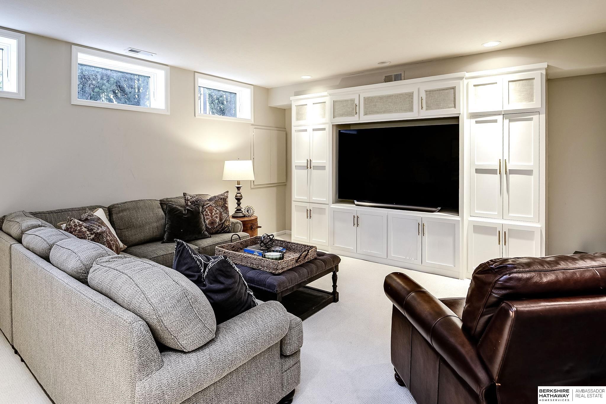 Omaha, Nebraska 68154, United States, 5 Bedrooms Bedrooms, ,4 BathroomsBathrooms,Residential,Active,232541