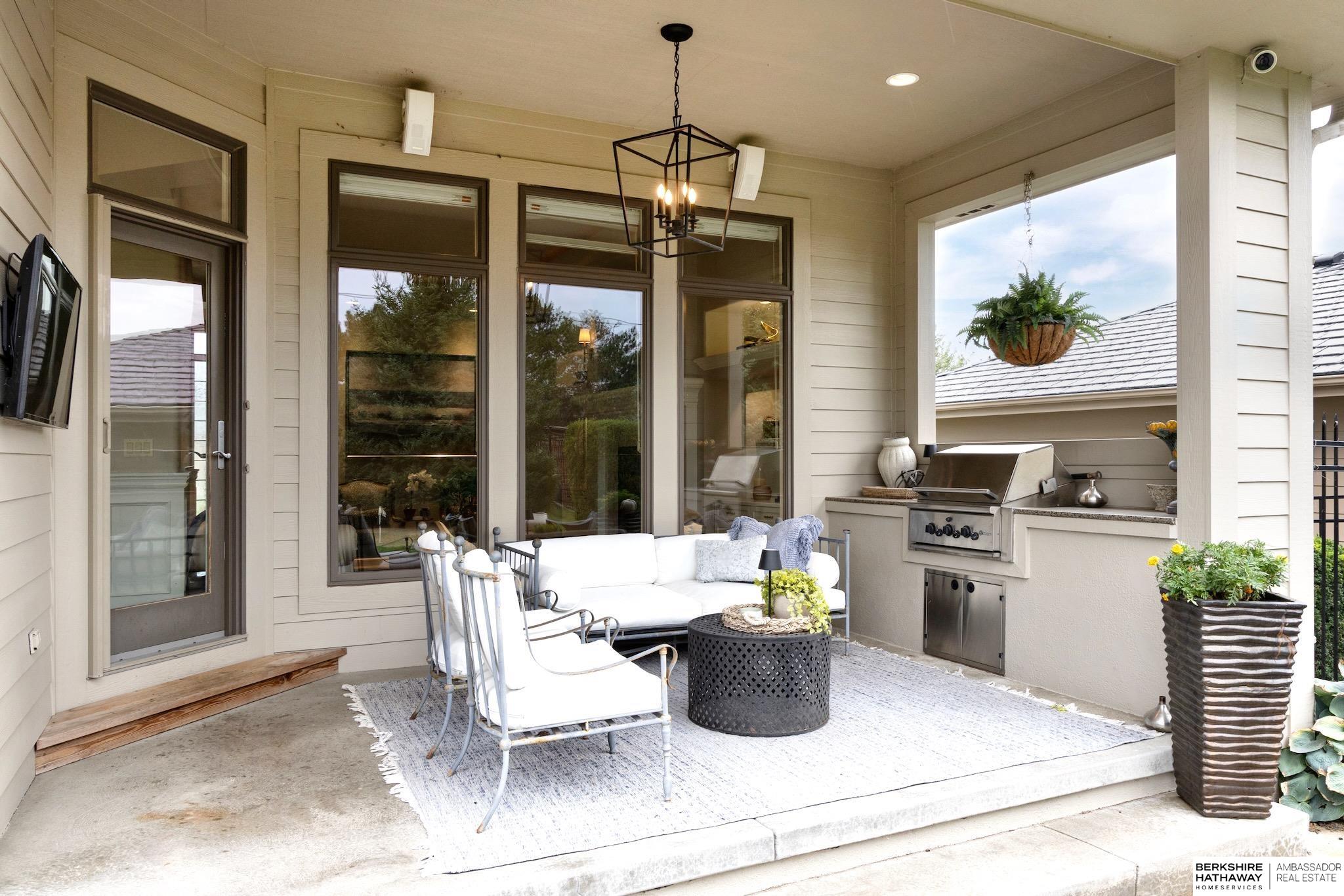 Omaha, Nebraska 68154, United States, 5 Bedrooms Bedrooms, ,4 BathroomsBathrooms,Residential,Active,232541