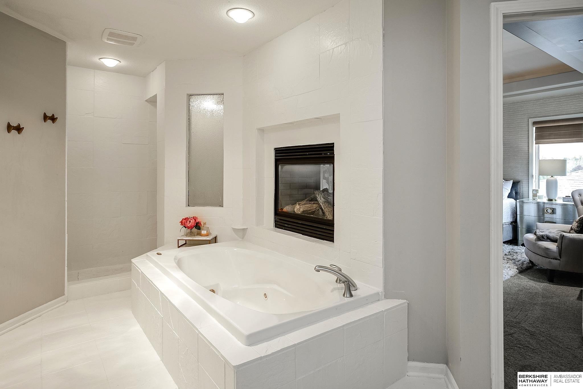 Omaha, Nebraska 68154, United States, 5 Bedrooms Bedrooms, ,4 BathroomsBathrooms,Residential,Active,232541