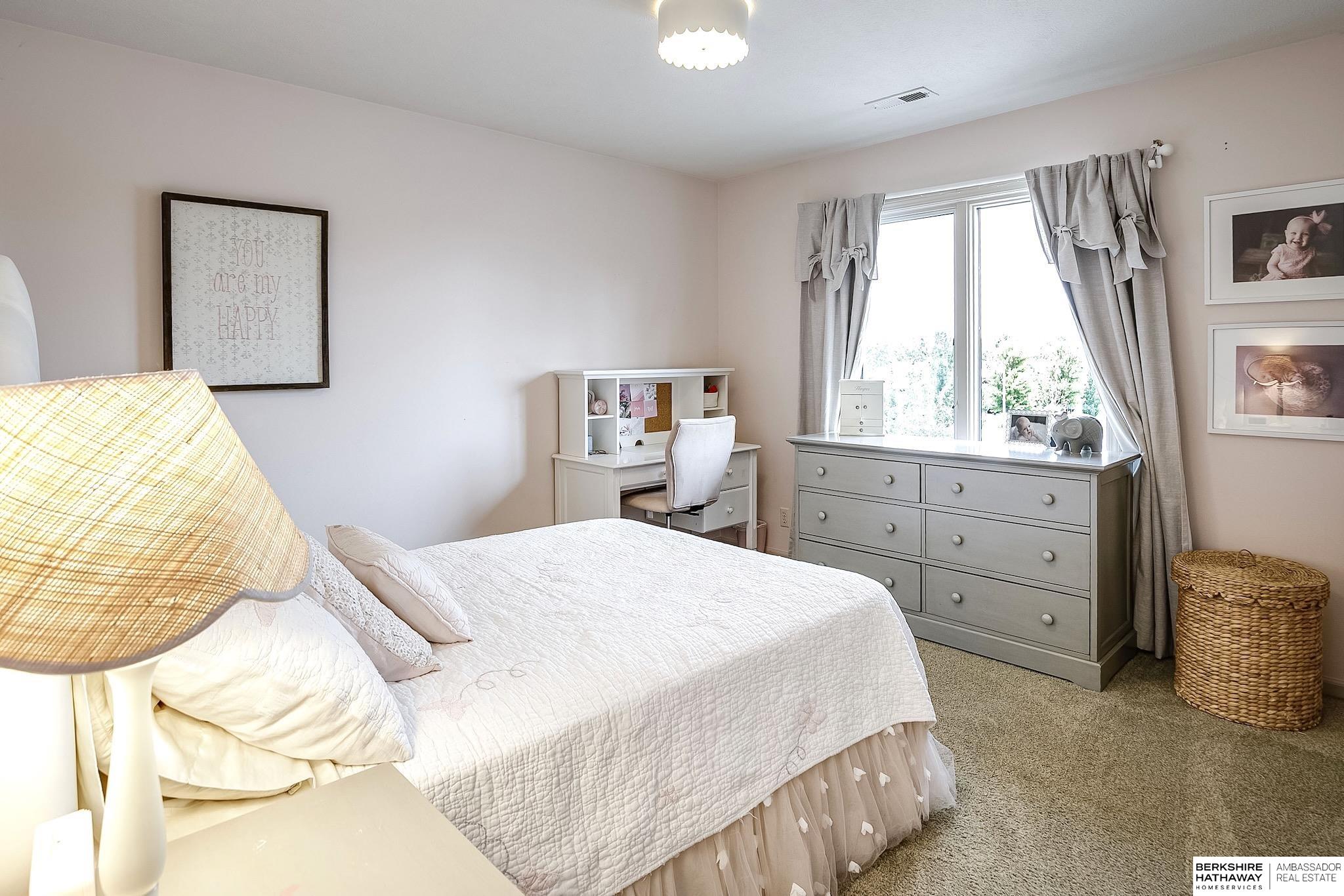 Omaha, Nebraska 68154, United States, 5 Bedrooms Bedrooms, ,4 BathroomsBathrooms,Residential,Active,232541