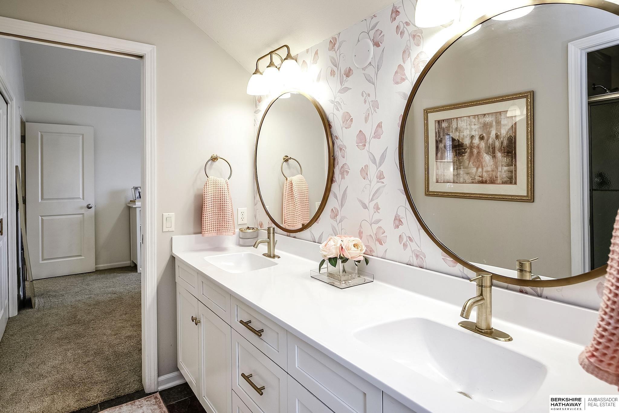 Omaha, Nebraska 68154, United States, 5 Bedrooms Bedrooms, ,4 BathroomsBathrooms,Residential,Active,232541