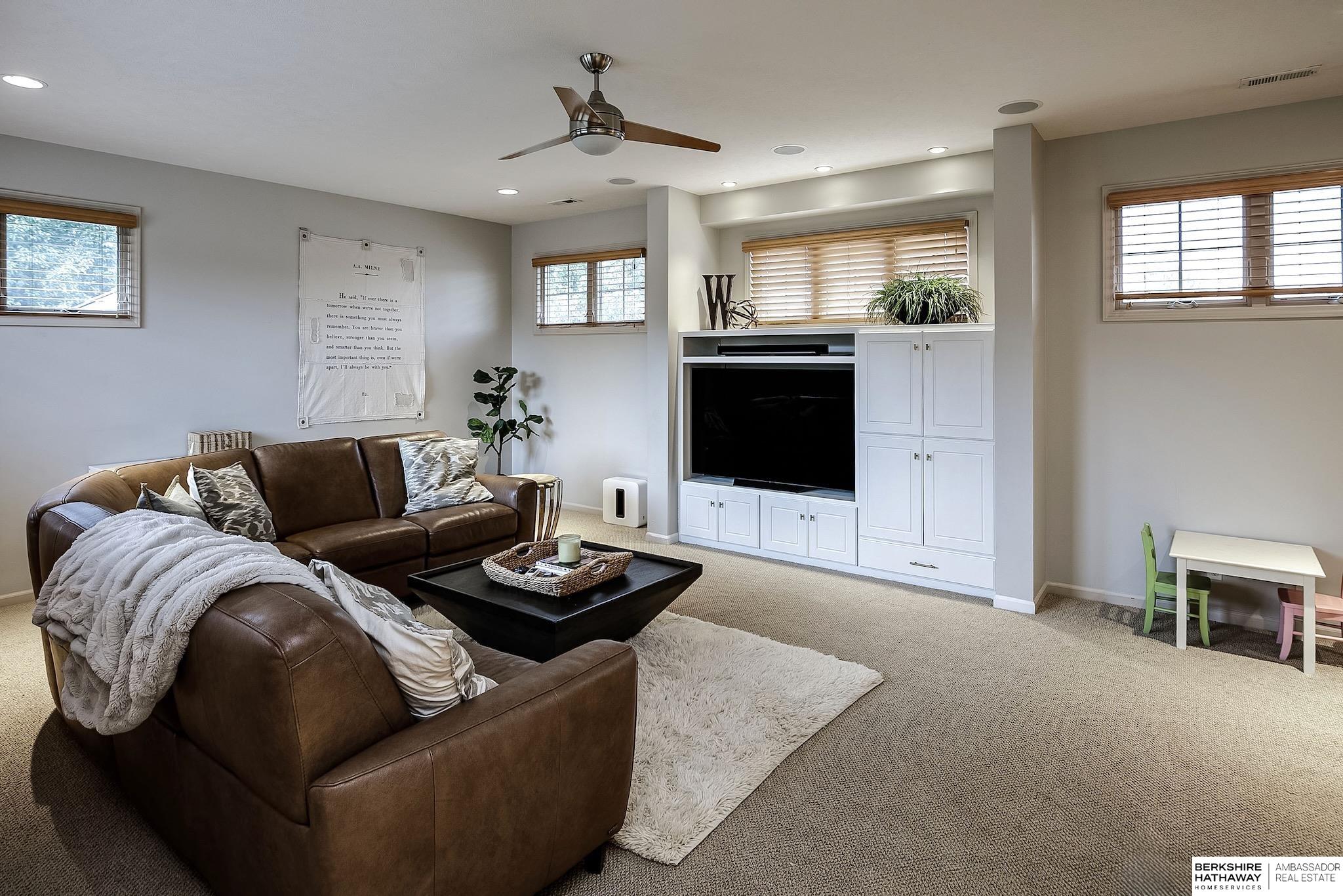 Omaha, Nebraska 68154, United States, 5 Bedrooms Bedrooms, ,4 BathroomsBathrooms,Residential,Active,232541