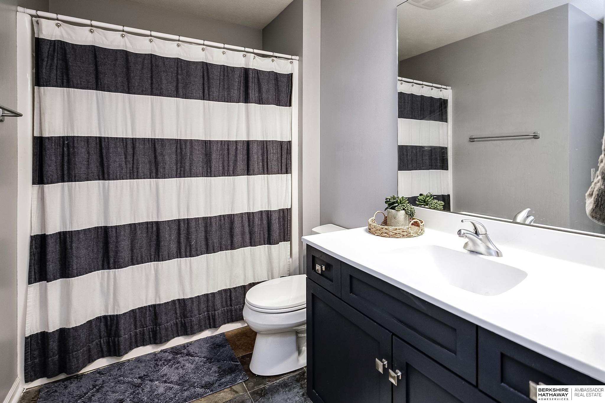 Omaha, Nebraska 68154, United States, 5 Bedrooms Bedrooms, ,4 BathroomsBathrooms,Residential,Active,232541