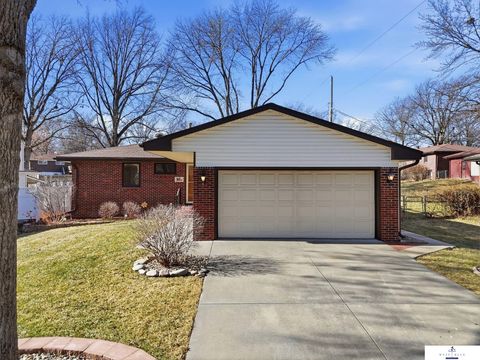 Photo of 725 N 81st Street, Lincoln, NE 68505 (MLS # 22602360)