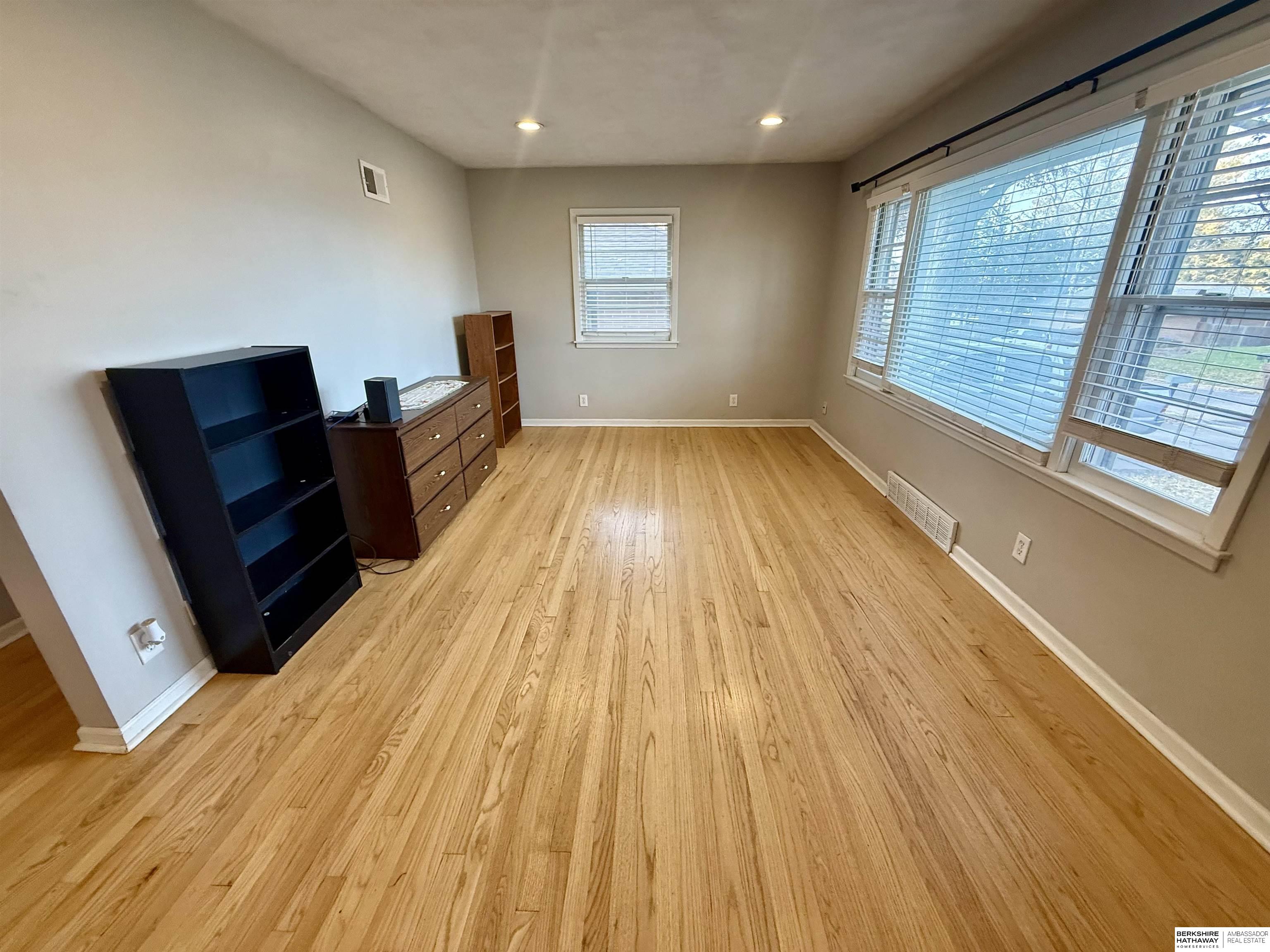 Lincoln, Nebraska 68510, United States, 5 Bedrooms Bedrooms, ,2 BathroomsBathrooms,Residential,Active,244084