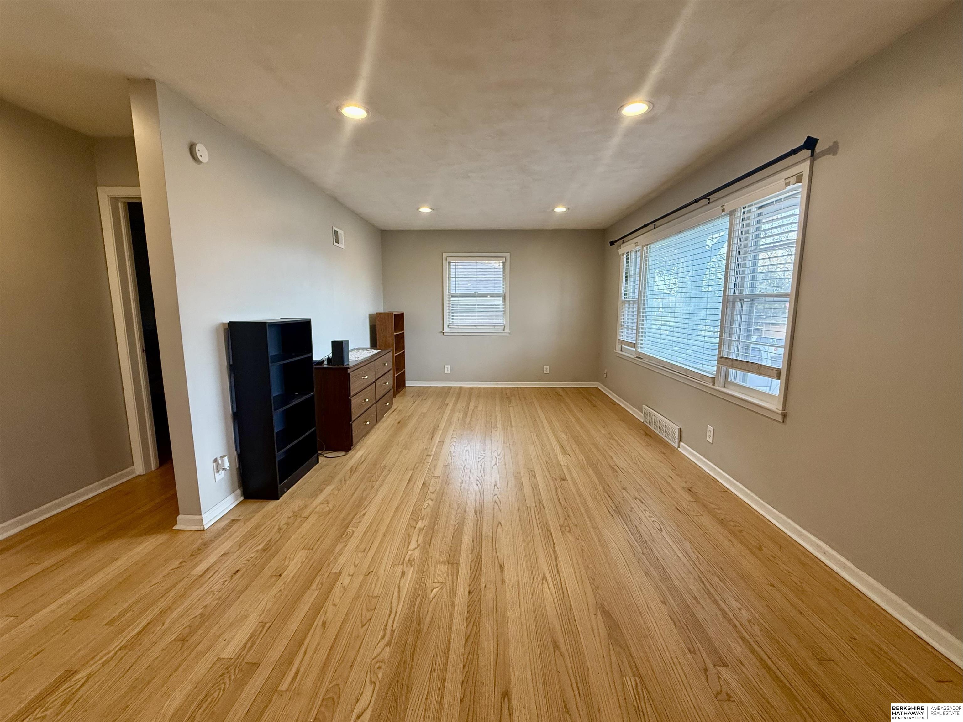 Lincoln, Nebraska 68510, United States, 5 Bedrooms Bedrooms, ,2 BathroomsBathrooms,Residential,Active,244084