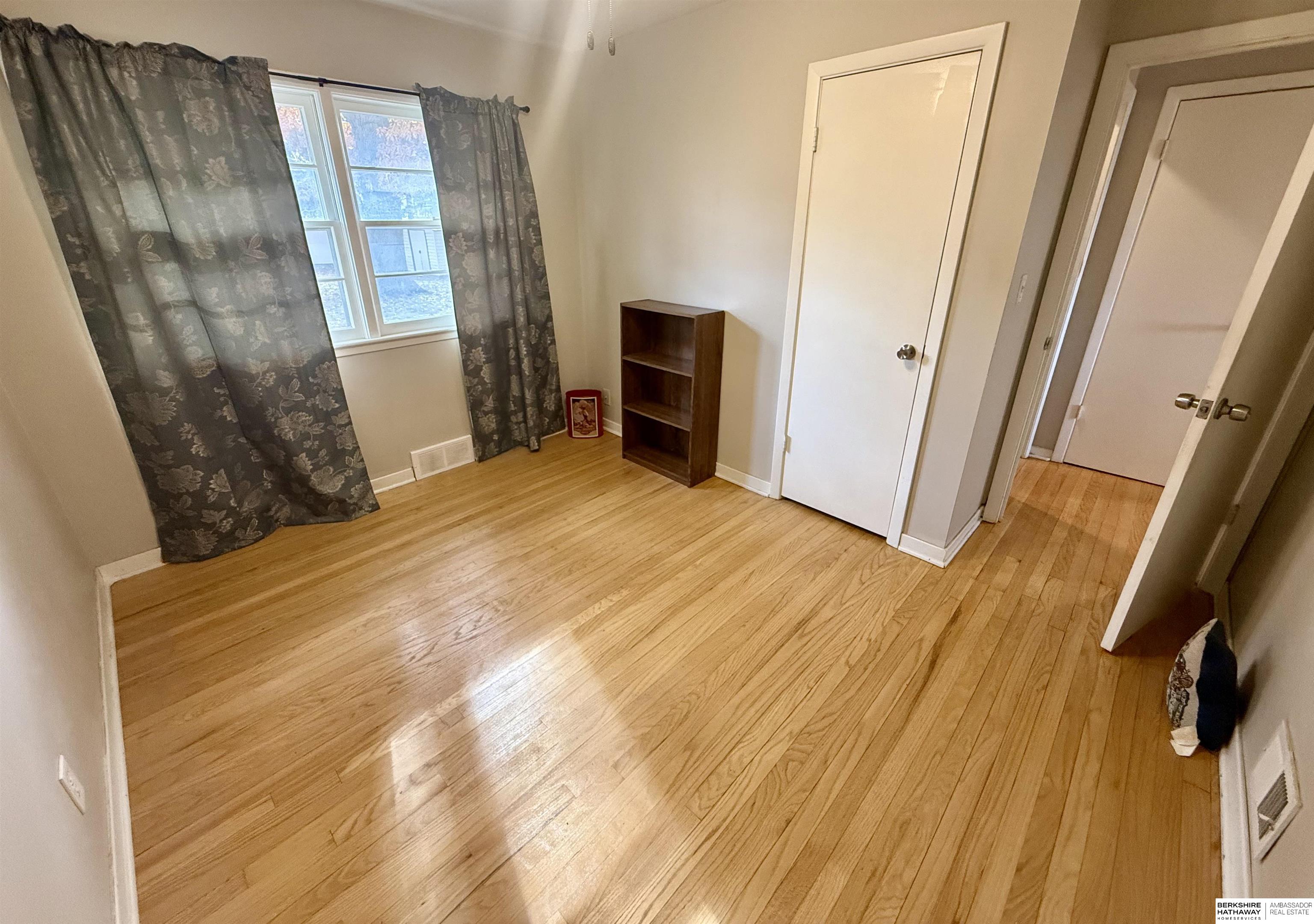 Lincoln, Nebraska 68510, United States, 5 Bedrooms Bedrooms, ,2 BathroomsBathrooms,Residential,Active,244084