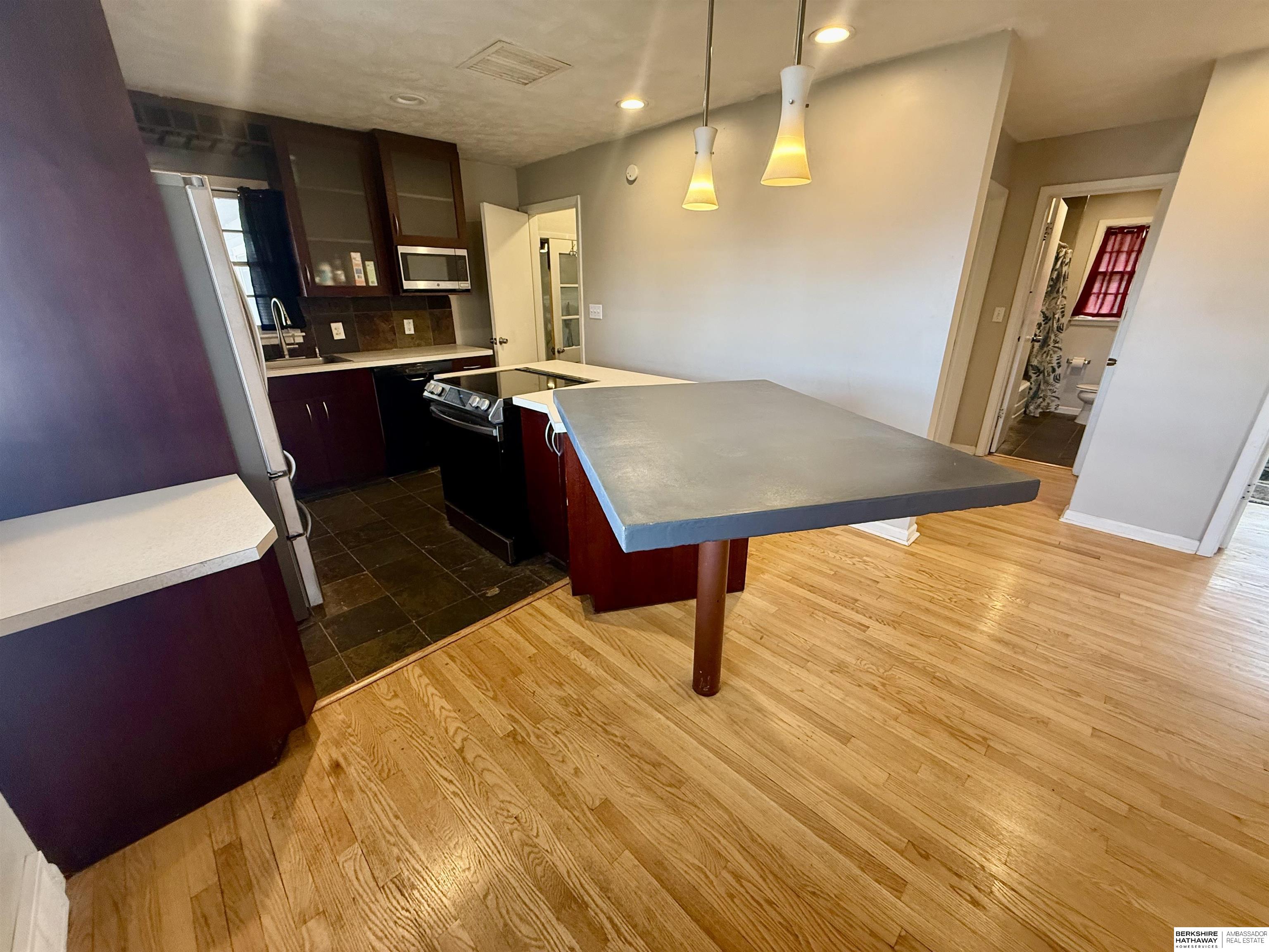 Lincoln, Nebraska 68510, United States, 5 Bedrooms Bedrooms, ,2 BathroomsBathrooms,Residential,Active,244084