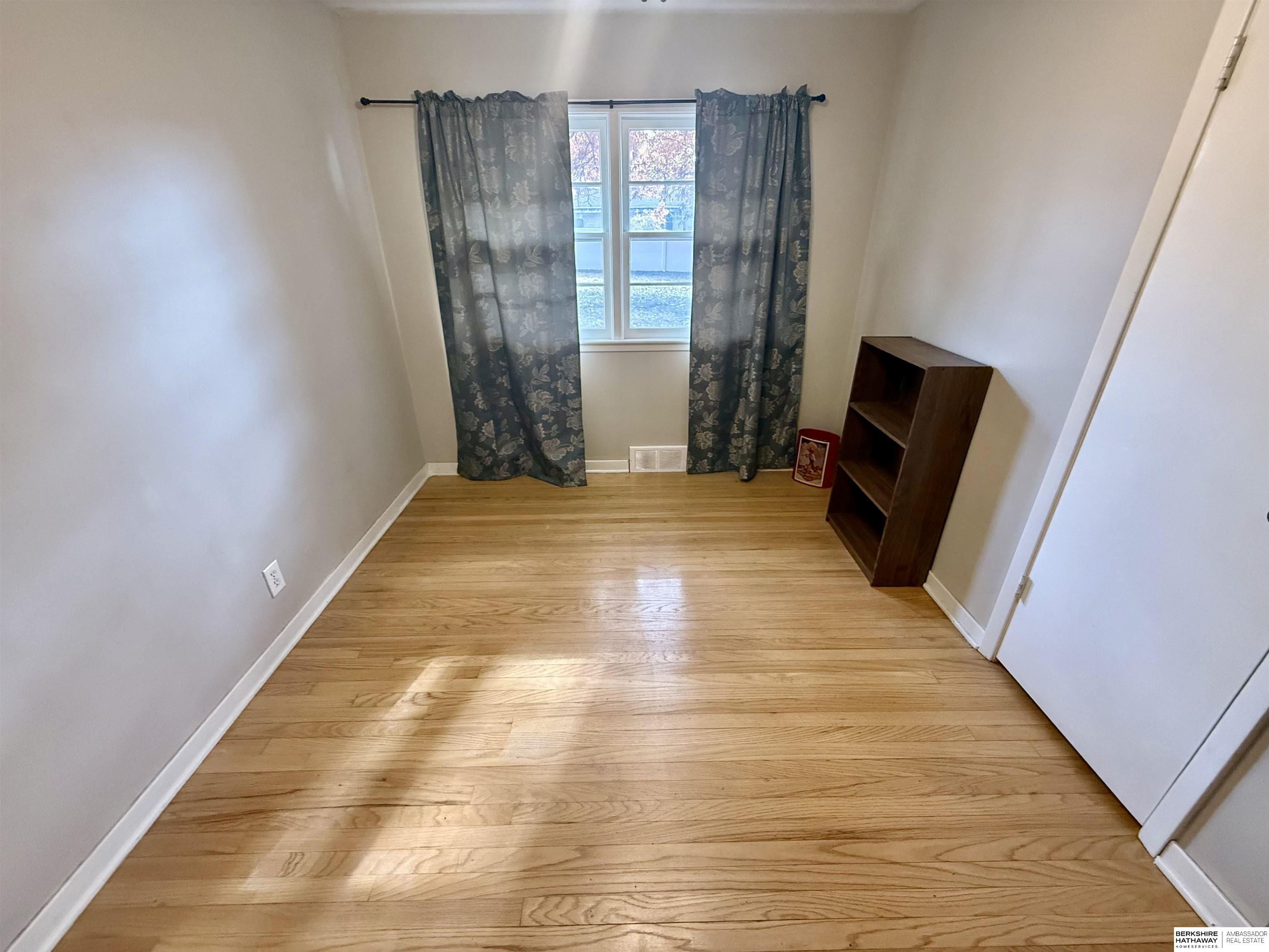 Lincoln, Nebraska 68510, United States, 5 Bedrooms Bedrooms, ,2 BathroomsBathrooms,Residential,Active,244084