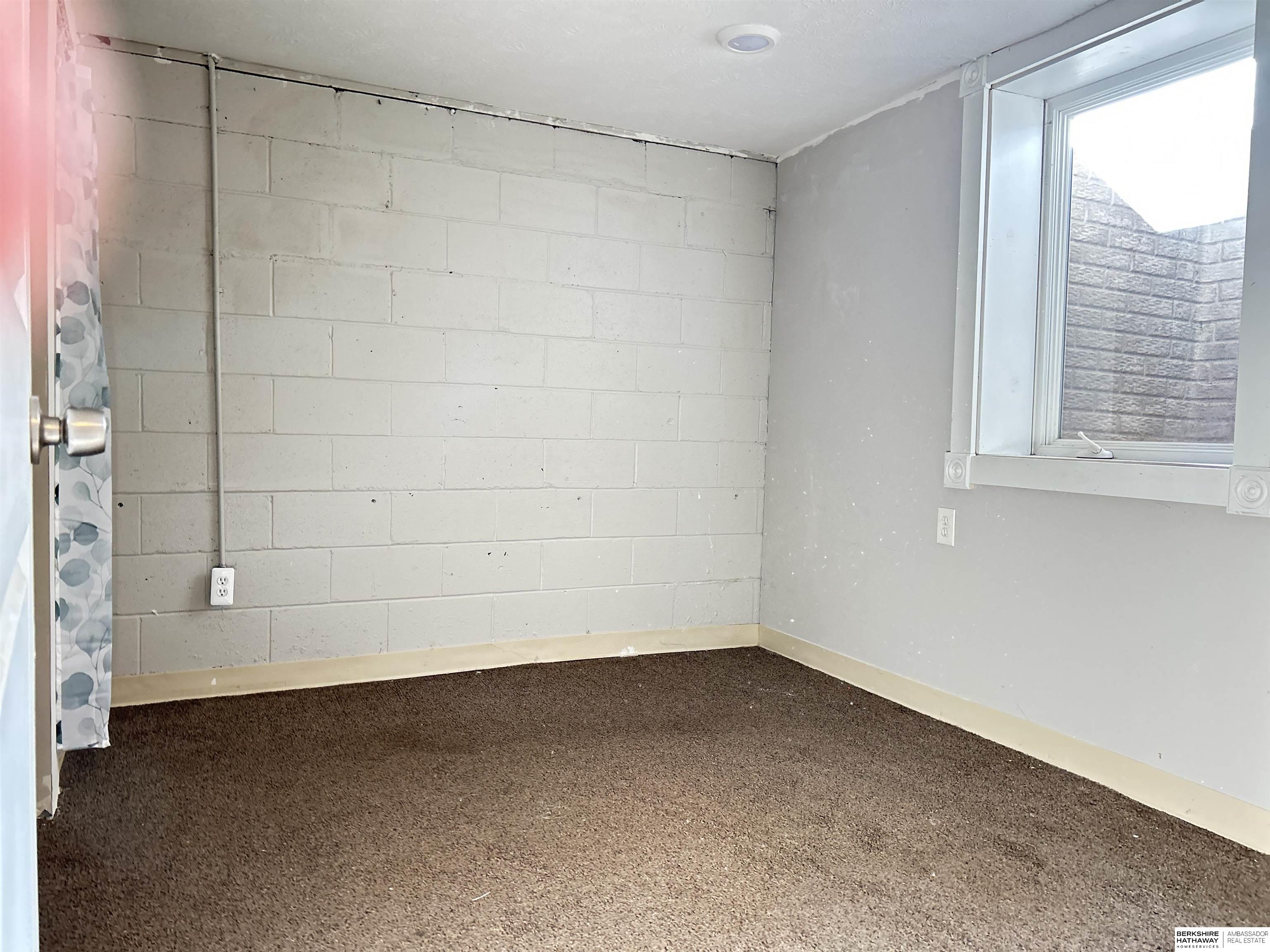 Lincoln, Nebraska 68510, United States, 5 Bedrooms Bedrooms, ,2 BathroomsBathrooms,Residential,Active,244084