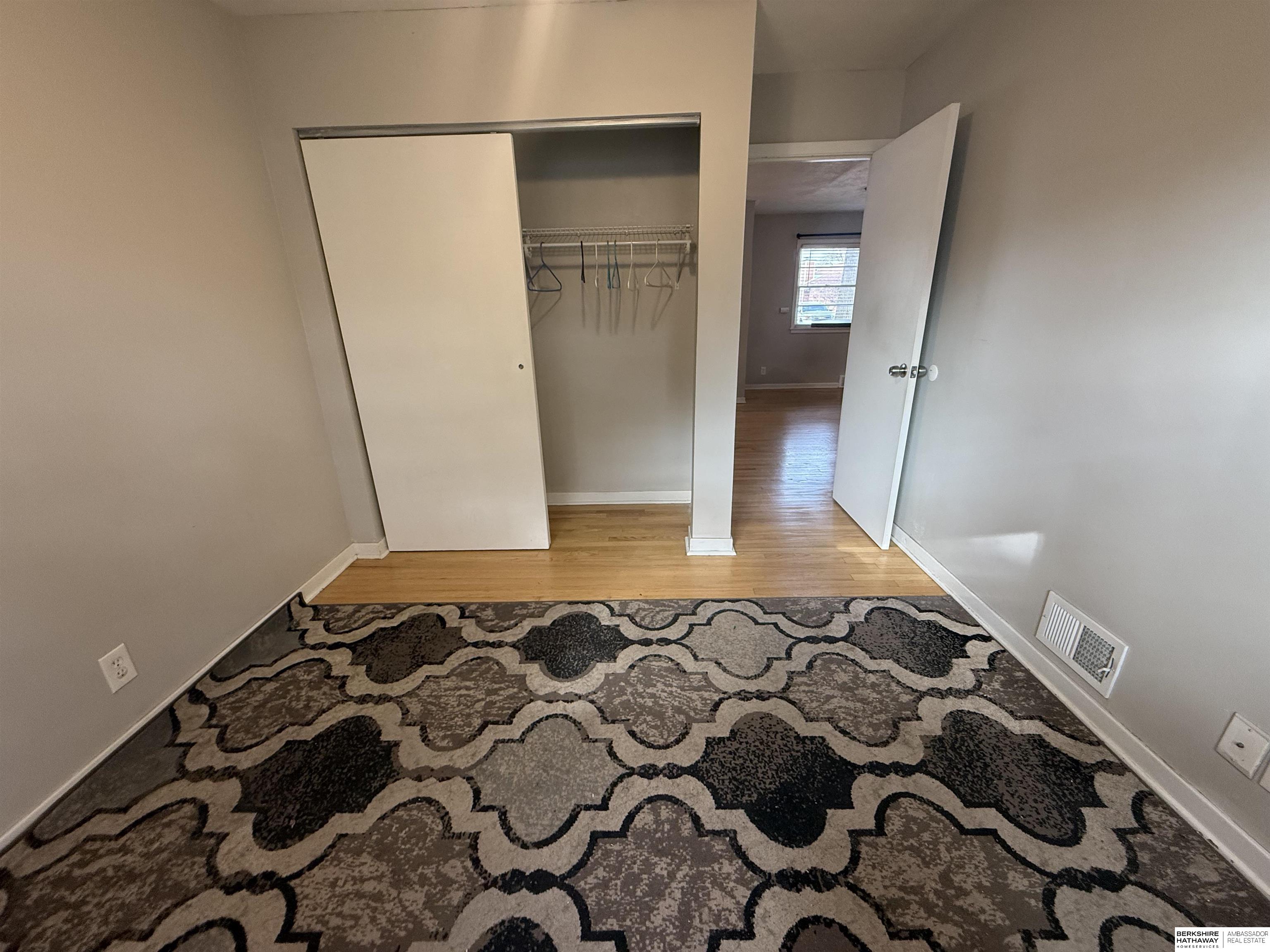 Lincoln, Nebraska 68510, United States, 5 Bedrooms Bedrooms, ,2 BathroomsBathrooms,Residential,Active,244084