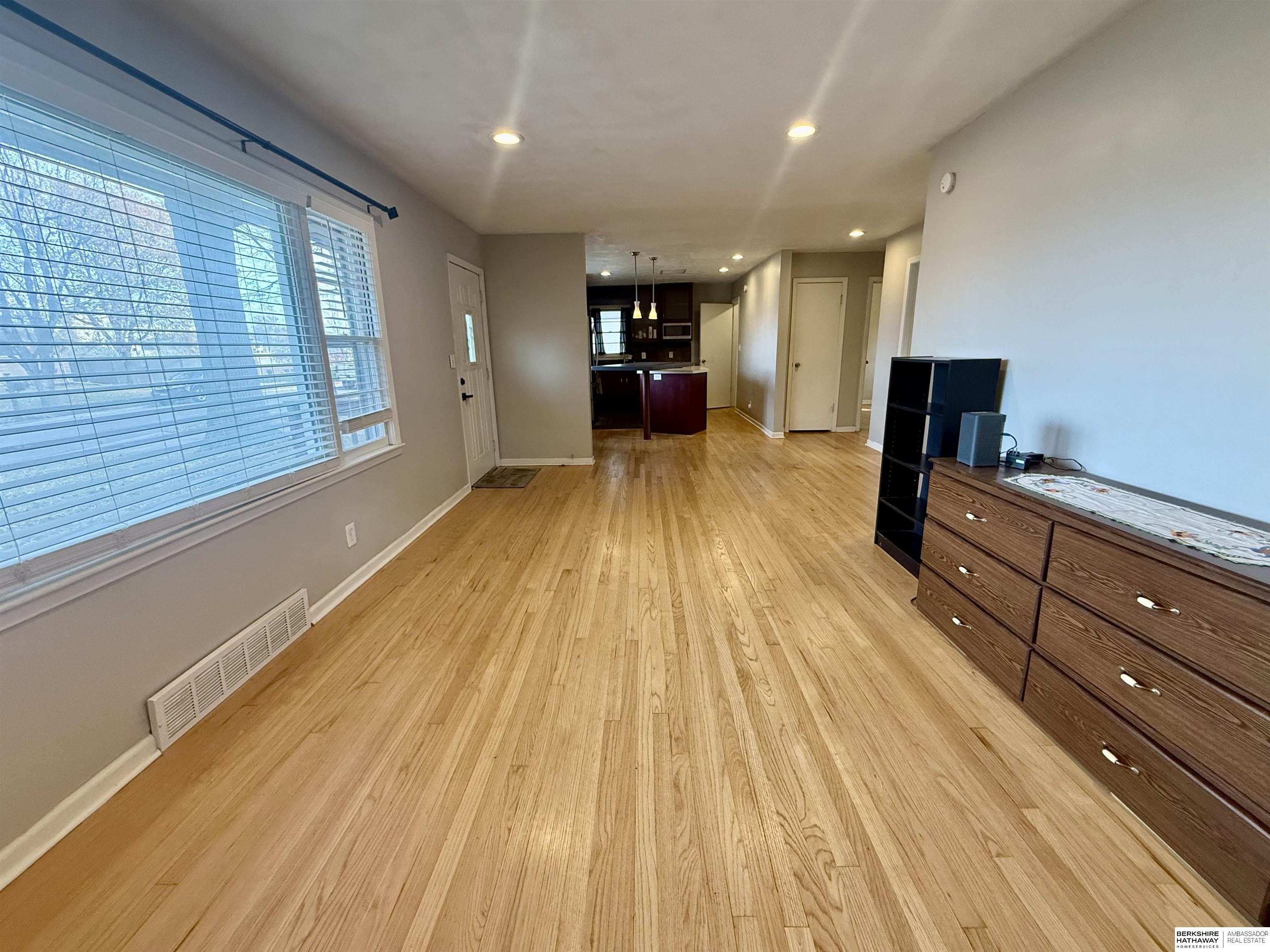 Lincoln, Nebraska 68510, United States, 5 Bedrooms Bedrooms, ,2 BathroomsBathrooms,Residential,Active,244084