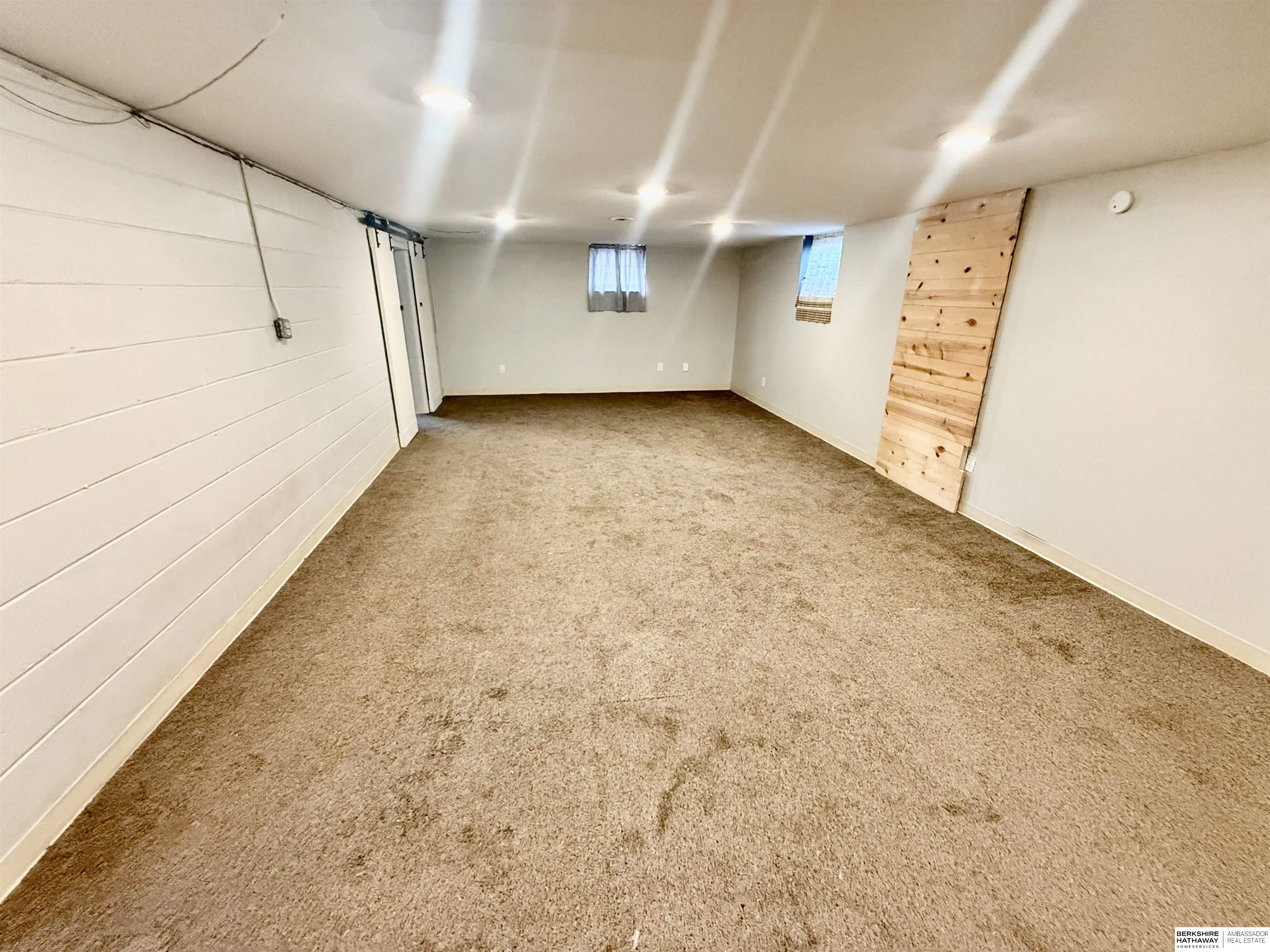 Lincoln, Nebraska 68510, United States, 5 Bedrooms Bedrooms, ,2 BathroomsBathrooms,Residential,Active,244084