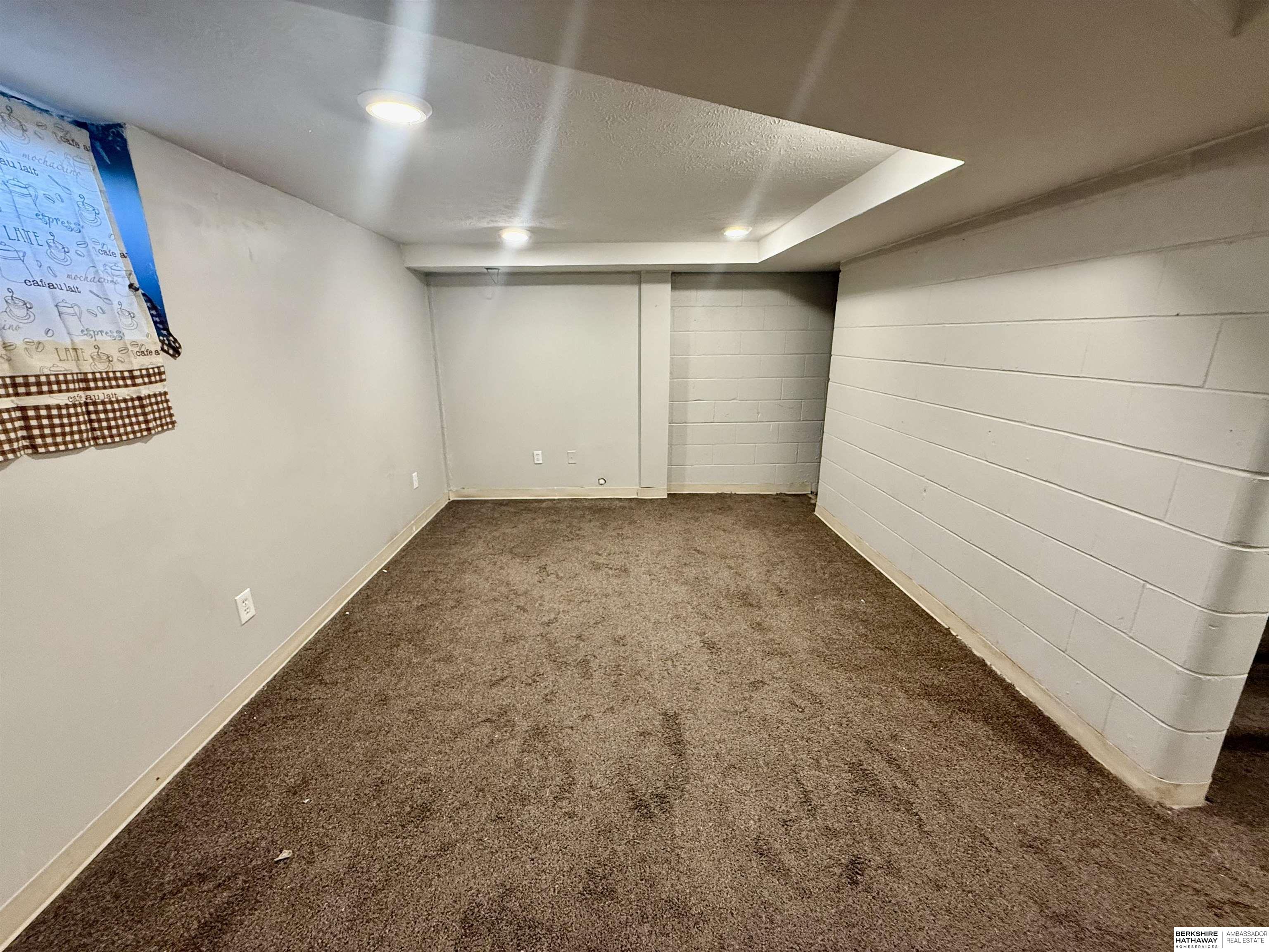 Lincoln, Nebraska 68510, United States, 5 Bedrooms Bedrooms, ,2 BathroomsBathrooms,Residential,Active,244084