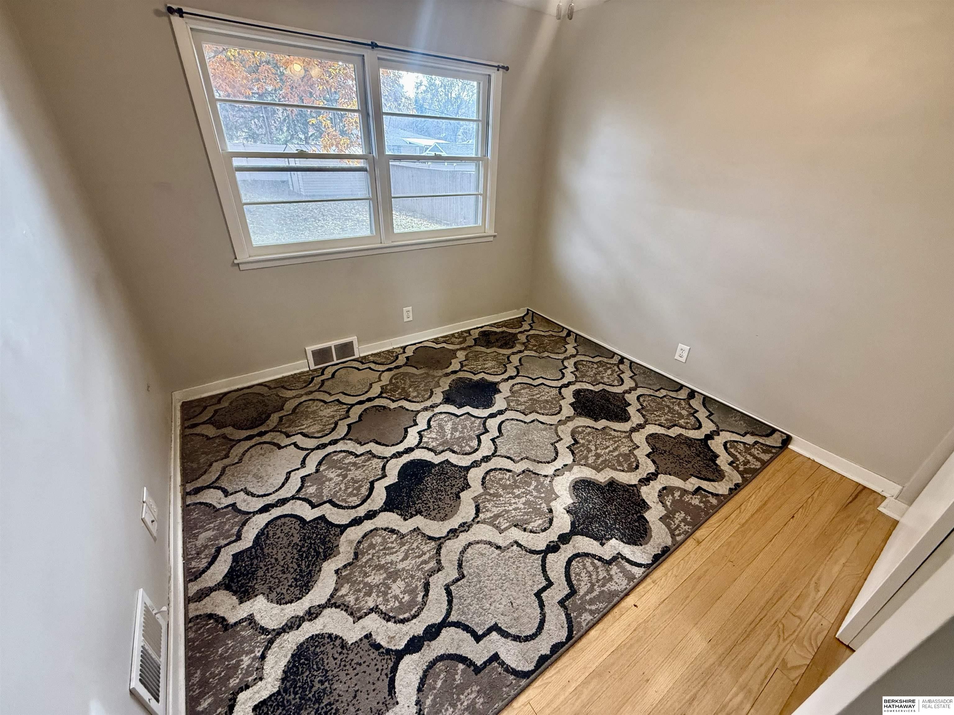 Lincoln, Nebraska 68510, United States, 5 Bedrooms Bedrooms, ,2 BathroomsBathrooms,Residential,Active,244084