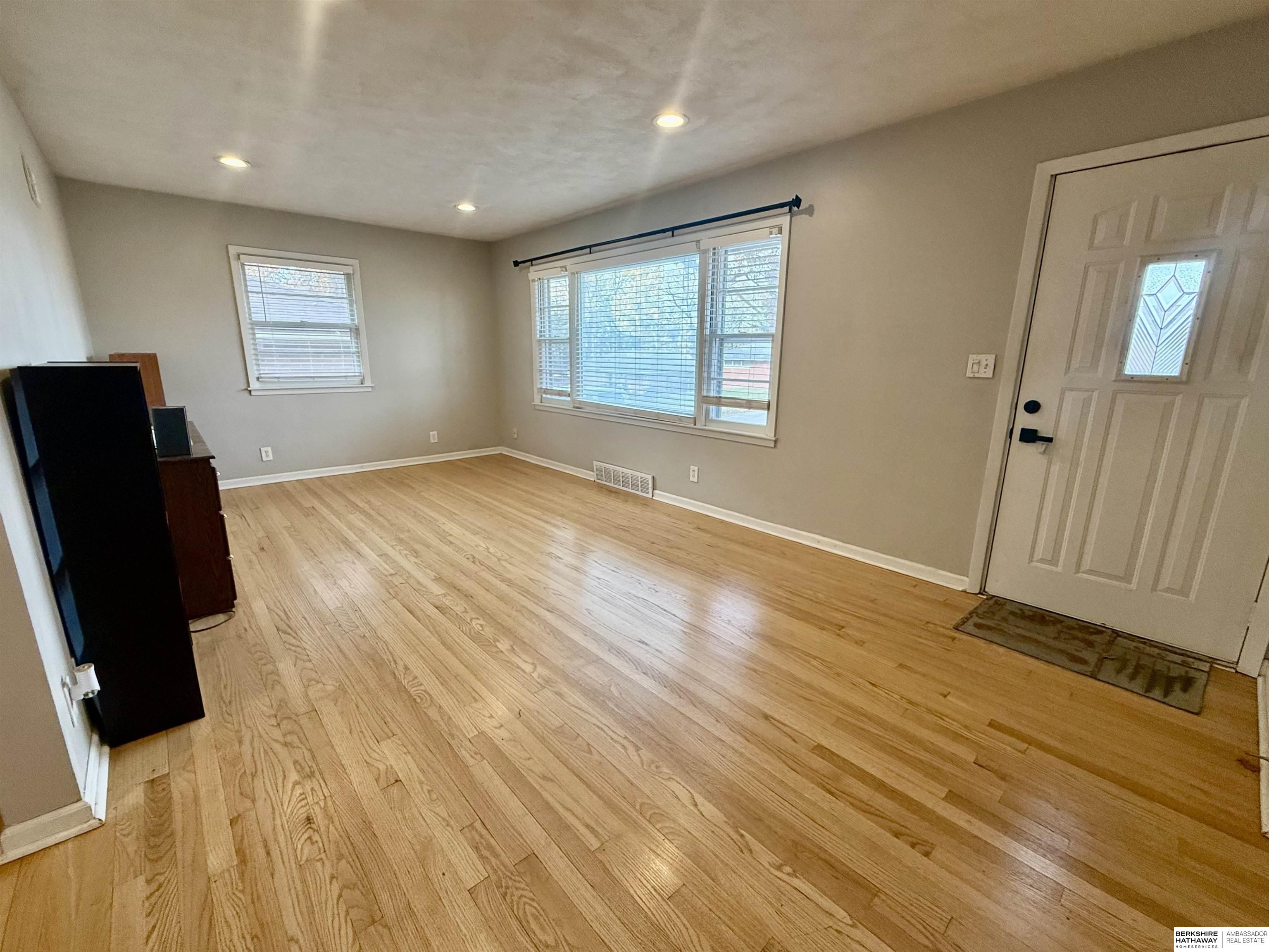 Lincoln, Nebraska 68510, United States, 5 Bedrooms Bedrooms, ,2 BathroomsBathrooms,Residential,Active,244084