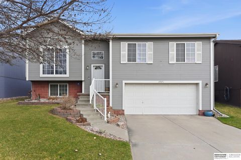 Photo of 17172 Ruggles Street, Omaha, NE 68116 (MLS # 22606276)