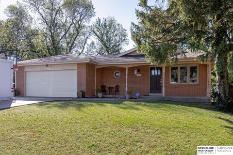 Photo of 7101 Colby Street, Lincoln, NE 68505 (MLS # 22529470)